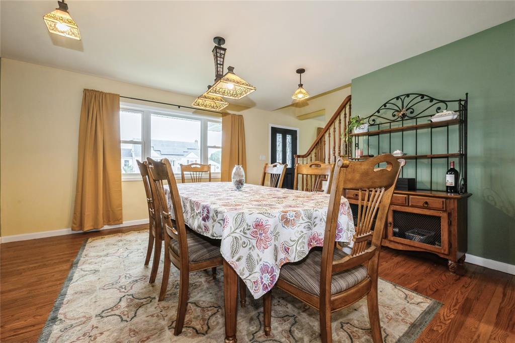 Hicksville, New York, 11801, United States, 4 Bedrooms Bedrooms, ,3 BathroomsBathrooms,Residential,For Sale,1835516