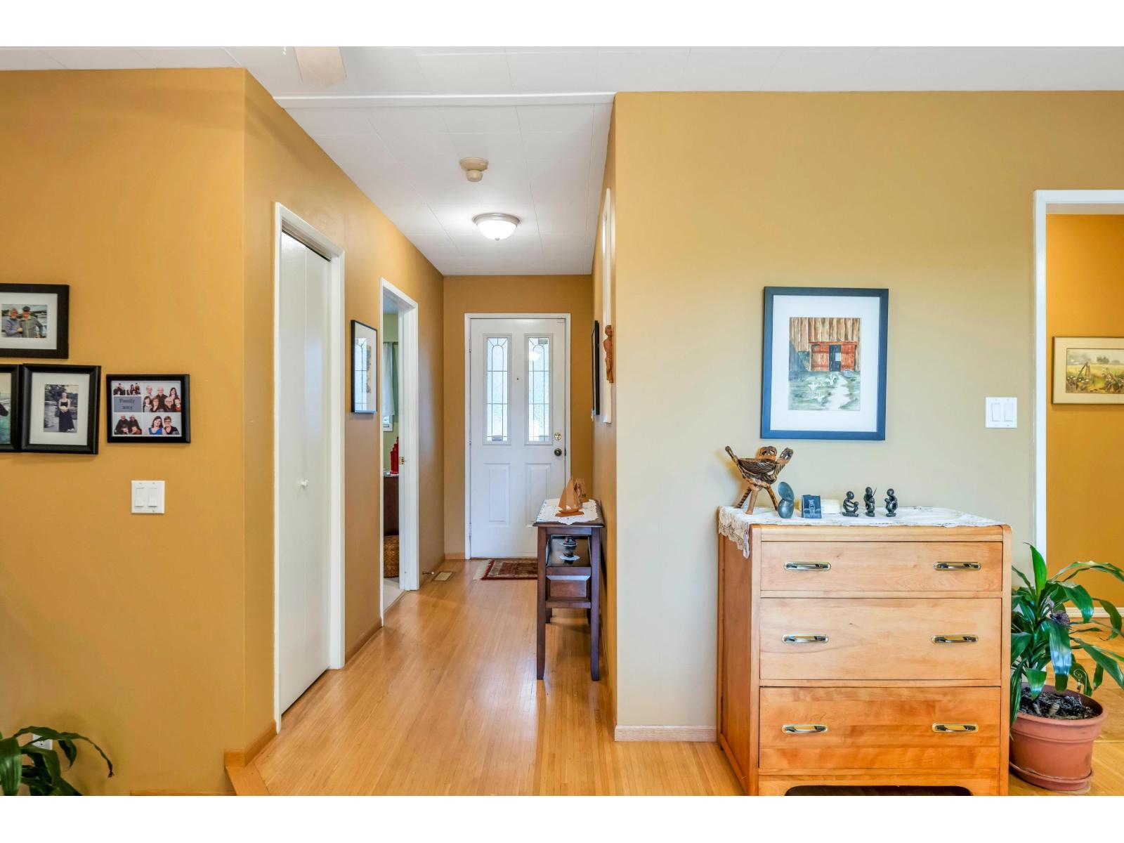 WHITE ROCK, British Columbia, V4B 4T7, CA, 4 Bedrooms Bedrooms, ,2 BathroomsBathrooms,Residential,For Sale,1951469