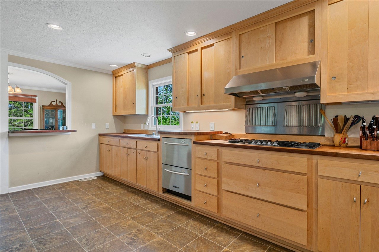 Bowling Green, Kentucky, 42103, United States, 4 Bedrooms Bedrooms, ,5 BathroomsBathrooms,Residential,For Sale,1785083