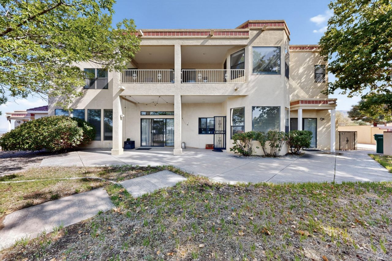Albuquerque, New Mexico, 87122, United States, 5 Bedrooms Bedrooms, ,5 BathroomsBathrooms,Residential,For Sale,1933221