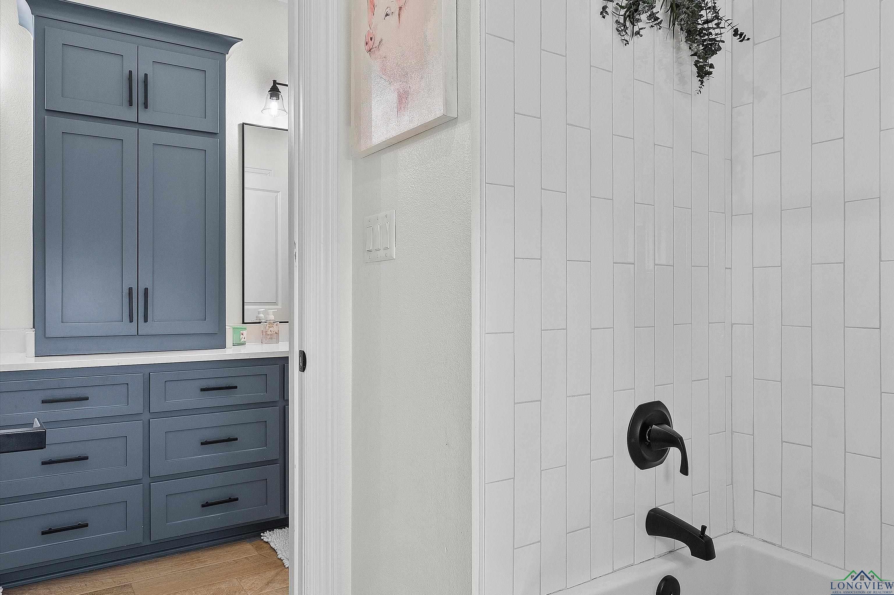 Hallsville, Texas, 75650-3511, United States, 4 Bedrooms Bedrooms, ,3 BathroomsBathrooms,Residential,For Sale,1980280