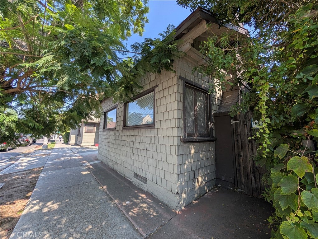 Pasadena, California, 91101, United States, 2 Bedrooms Bedrooms, ,1 BathroomBathrooms,Residential,For Sale,1996885