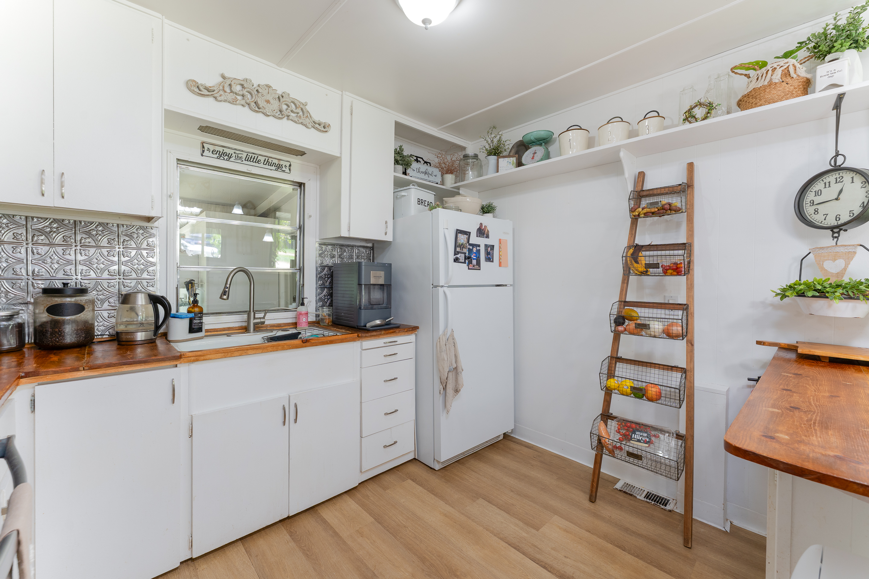 Willits, California, 95490, United States, 3 Bedrooms Bedrooms, ,2 BathroomsBathrooms,Residential,For Sale,1883434