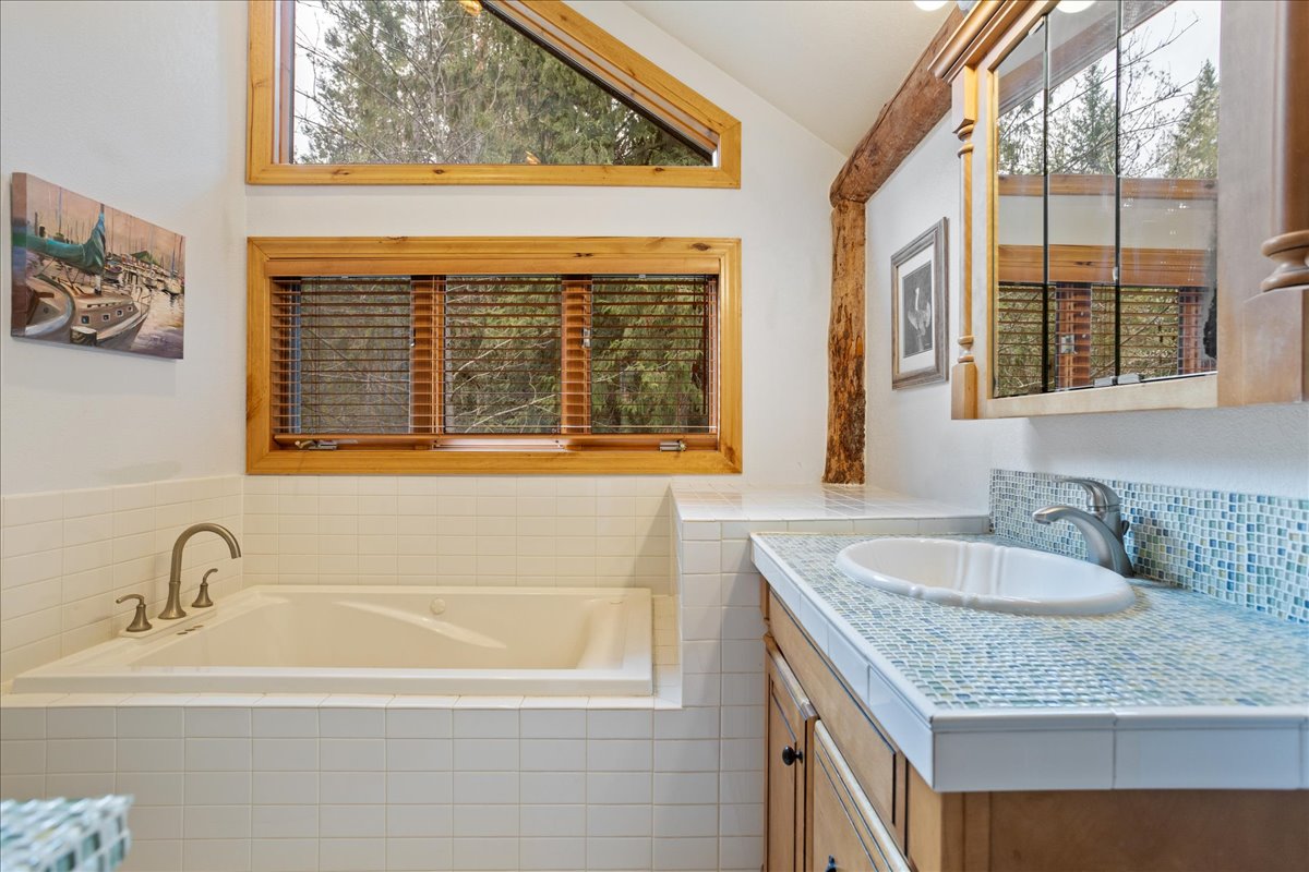 Hope, Idaho, 83836, United States, 3 Bedrooms Bedrooms, ,2 BathroomsBathrooms,Residential,For Sale,1764168