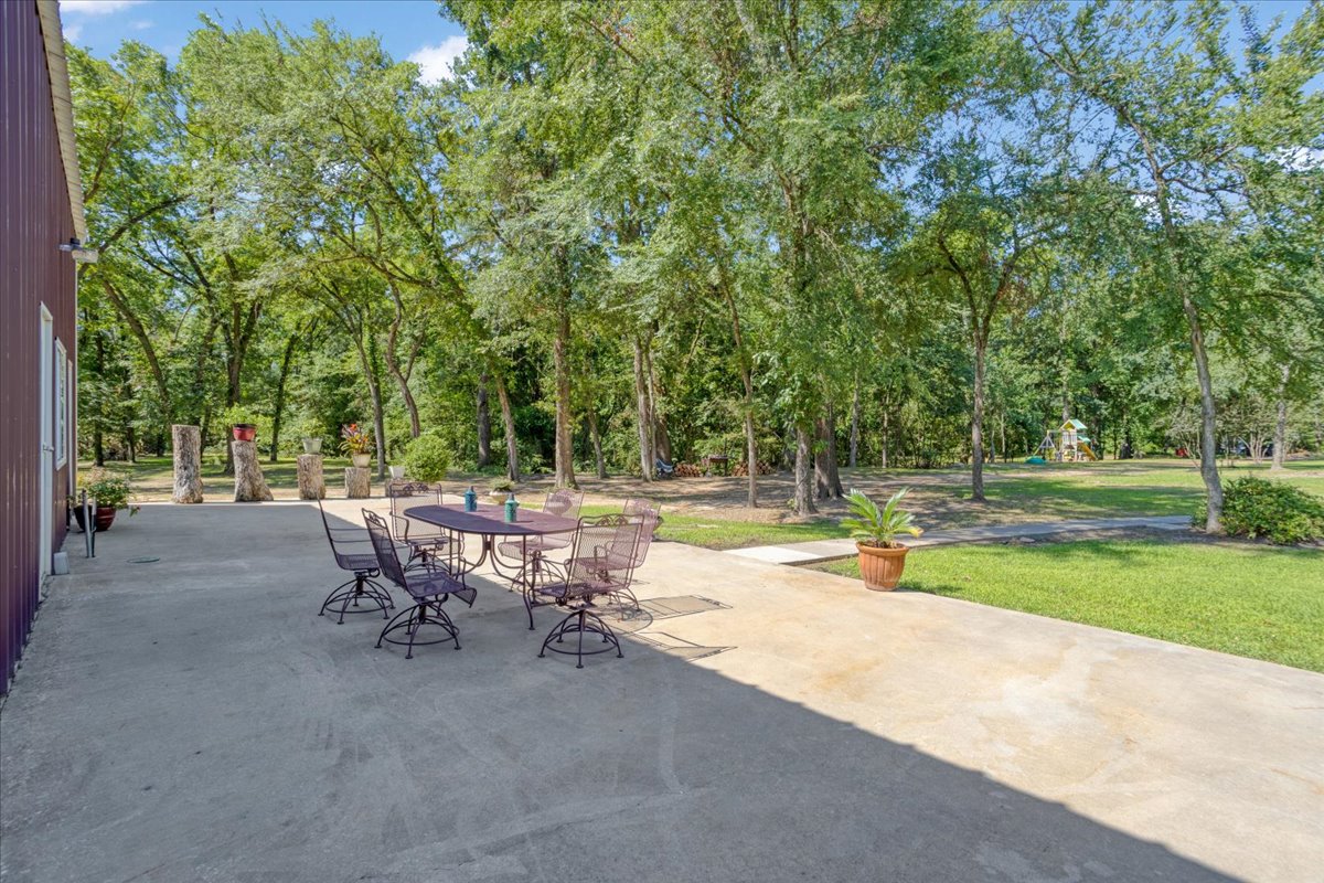 Bonham, Texas, 75418, United States, 6 Bedrooms Bedrooms, ,3 BathroomsBathrooms,Residential,For Sale,1983606