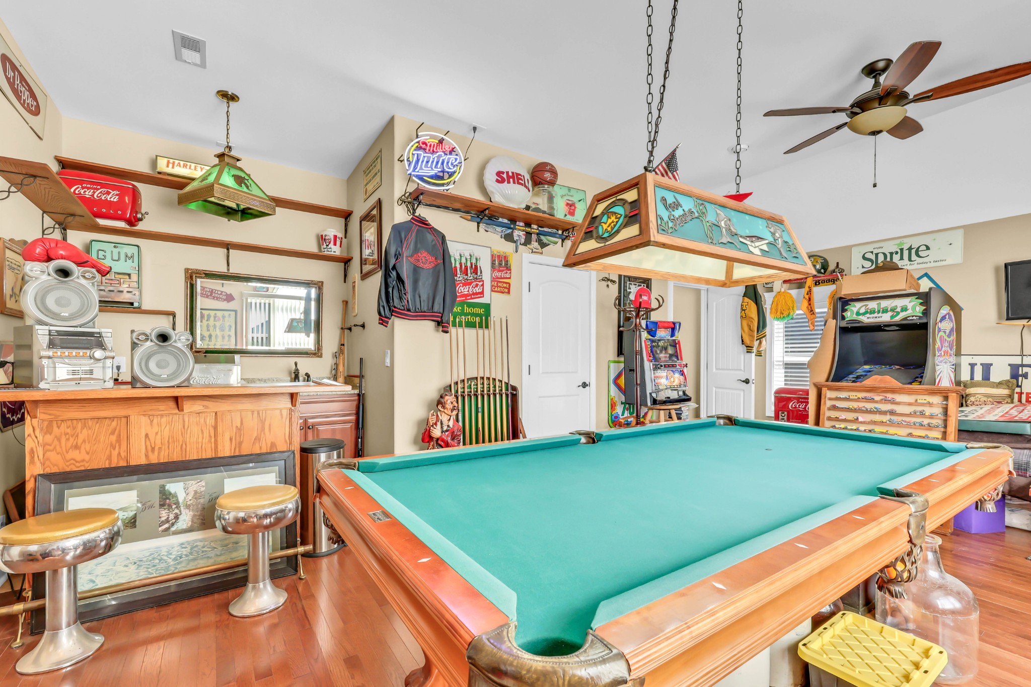 Clarksville, Tennessee, 37043, United States, 3 Bedrooms Bedrooms, ,4 BathroomsBathrooms,Residential,For Sale,1980733