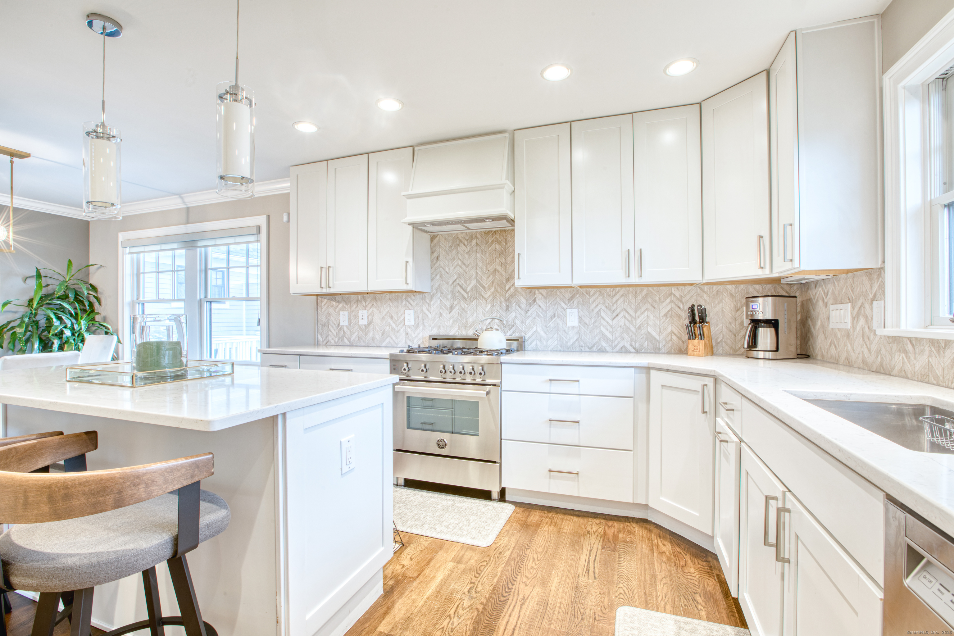 Greenwich, Connecticut, 06807, United States, 4 Bedrooms Bedrooms, ,4 BathroomsBathrooms,Residential,For Sale,1994508