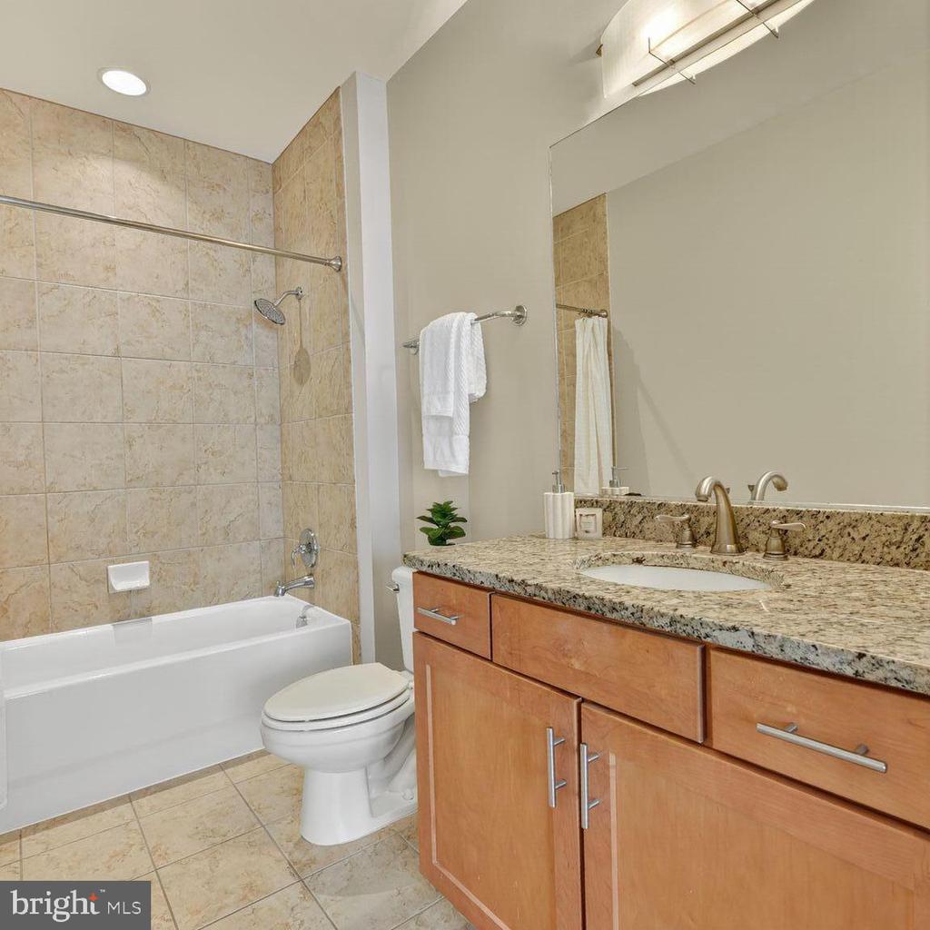 Arlington, Virginia, 22201, United States, 2 Bedrooms Bedrooms, ,2 BathroomsBathrooms,Residential,For Sale,1927773