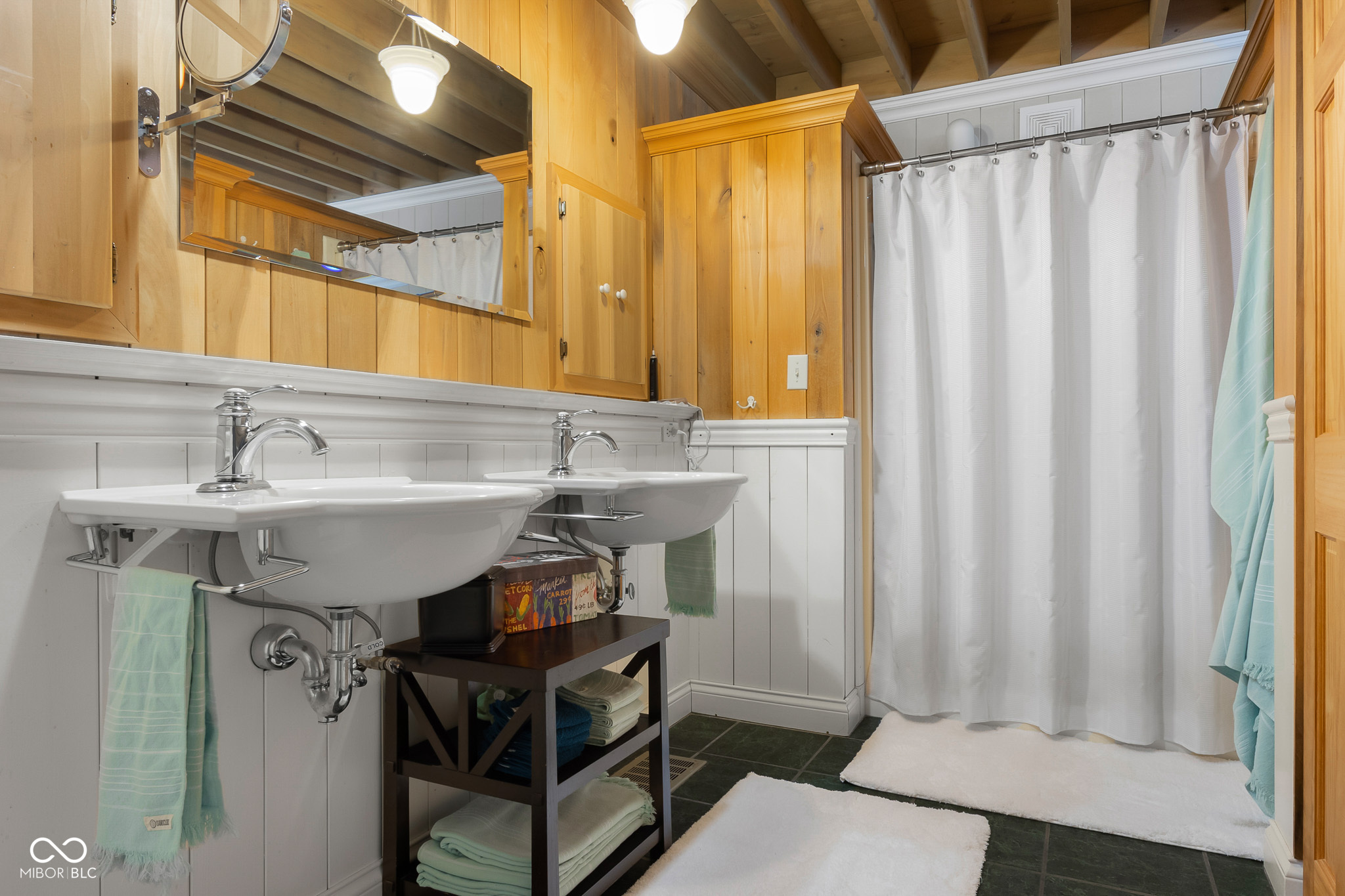 Columbus, Indiana, 47201, United States, 3 Bedrooms Bedrooms, ,3 BathroomsBathrooms,Residential,For Sale,1888305
