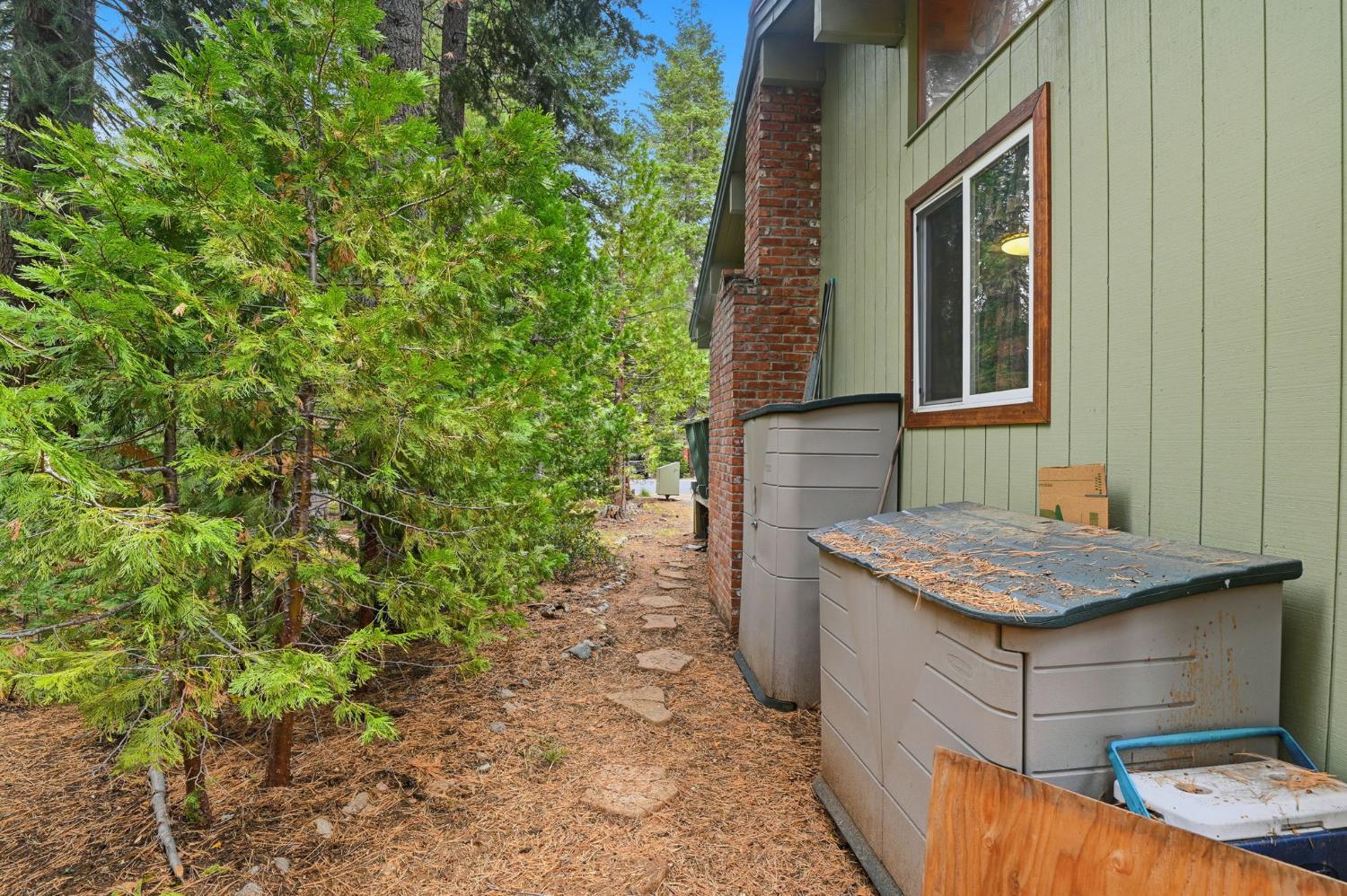 Tahoma, California, 96142, United States, 4 Bedrooms Bedrooms, ,2 BathroomsBathrooms,Residential,For Sale,2003437