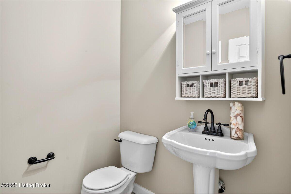 Louisville, Kentucky, 40214, United States, 4 Bedrooms Bedrooms, ,4 BathroomsBathrooms,Residential,For Sale,1911574