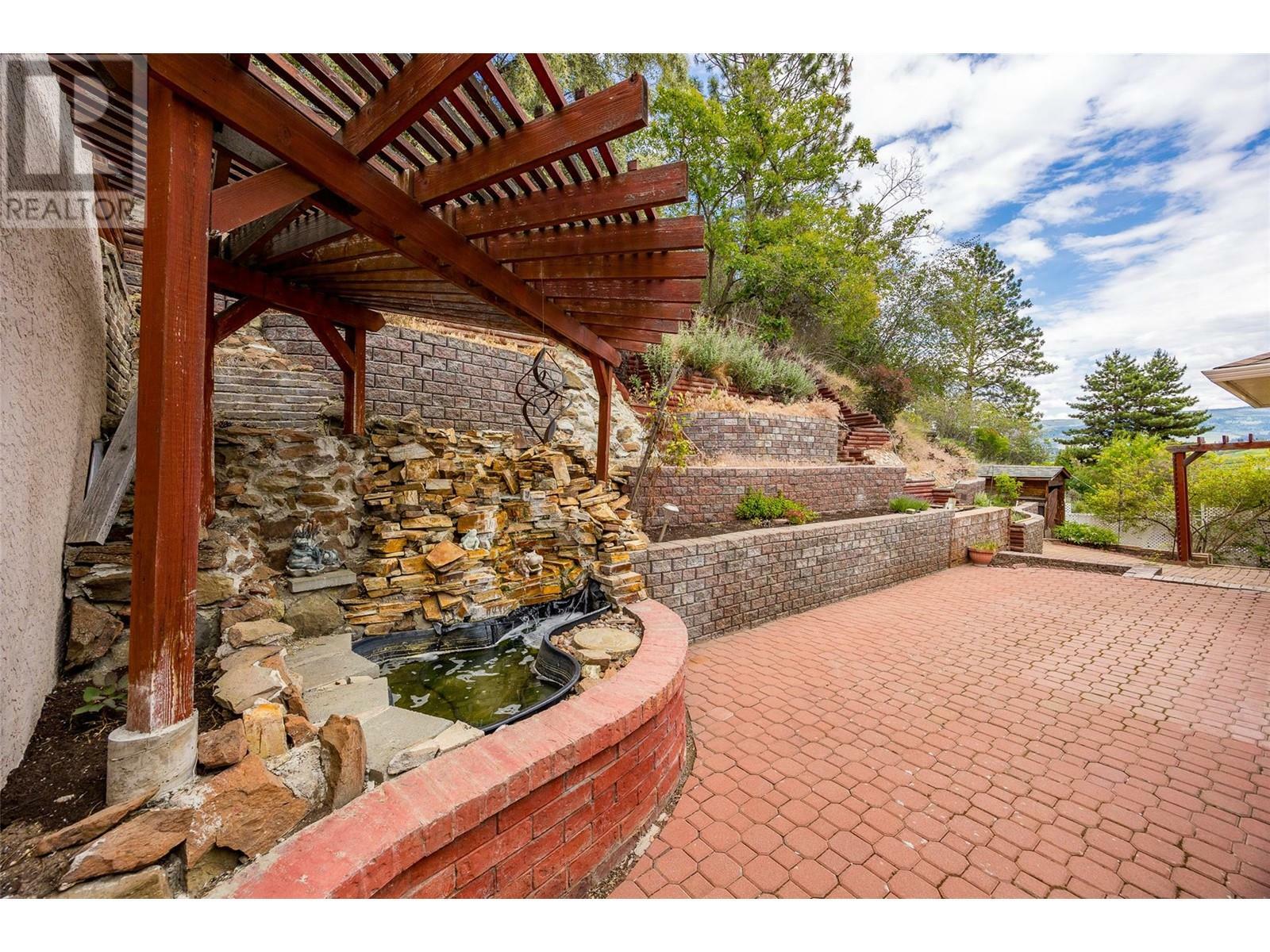 KELOWNA, British Columbia, V1V 1X3, CA, 4 Bedrooms Bedrooms, ,3 BathroomsBathrooms,Residential,For Sale,1876353