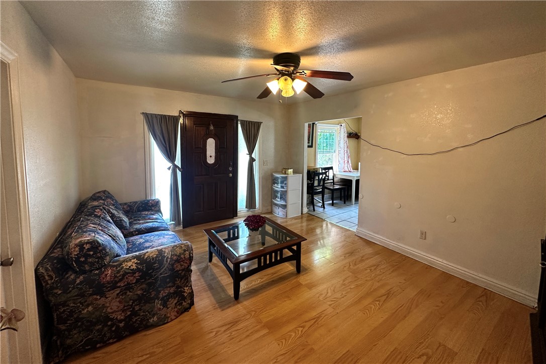 Los Angeles, California, 90047, United States, 3 Bedrooms Bedrooms, ,2 BathroomsBathrooms,Residential,For Sale,1980559