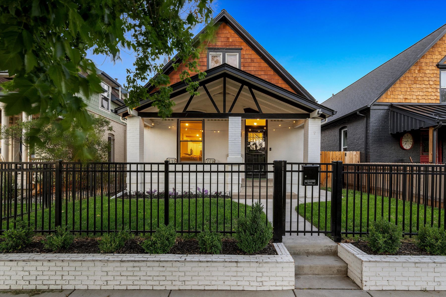  Beautifully reimagined Victorian seamlessly blends historic charm & modern livin - 物件實景