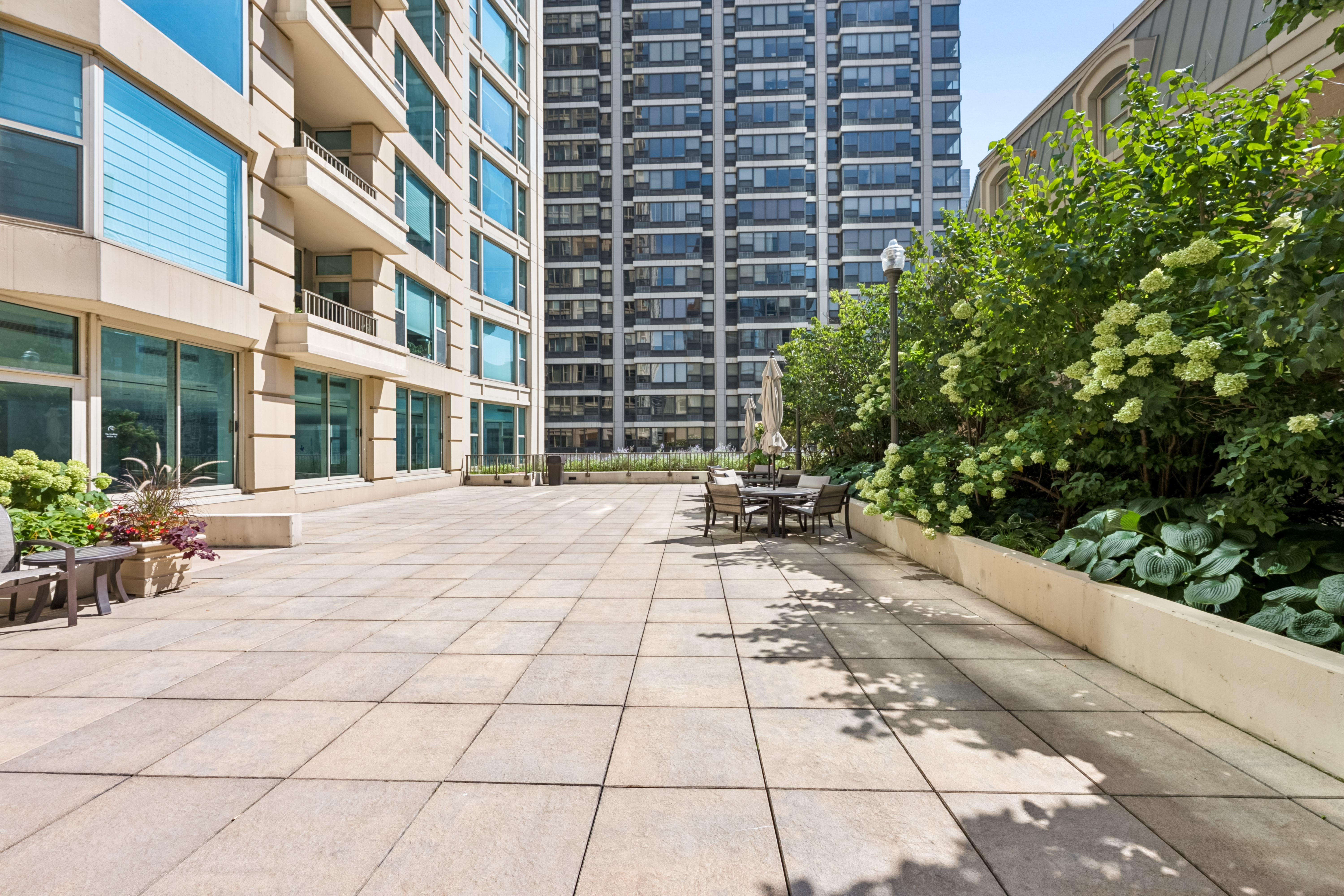  Northeast Split Two Bedroom with Outstanding City and Lake Views at The Fordham - 物件實景