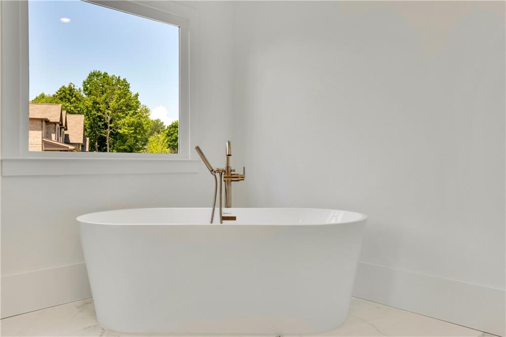 Suwanee, Georgia, 30024, United States, 6 Bedrooms Bedrooms, ,7 BathroomsBathrooms,Residential,For Sale,1795311