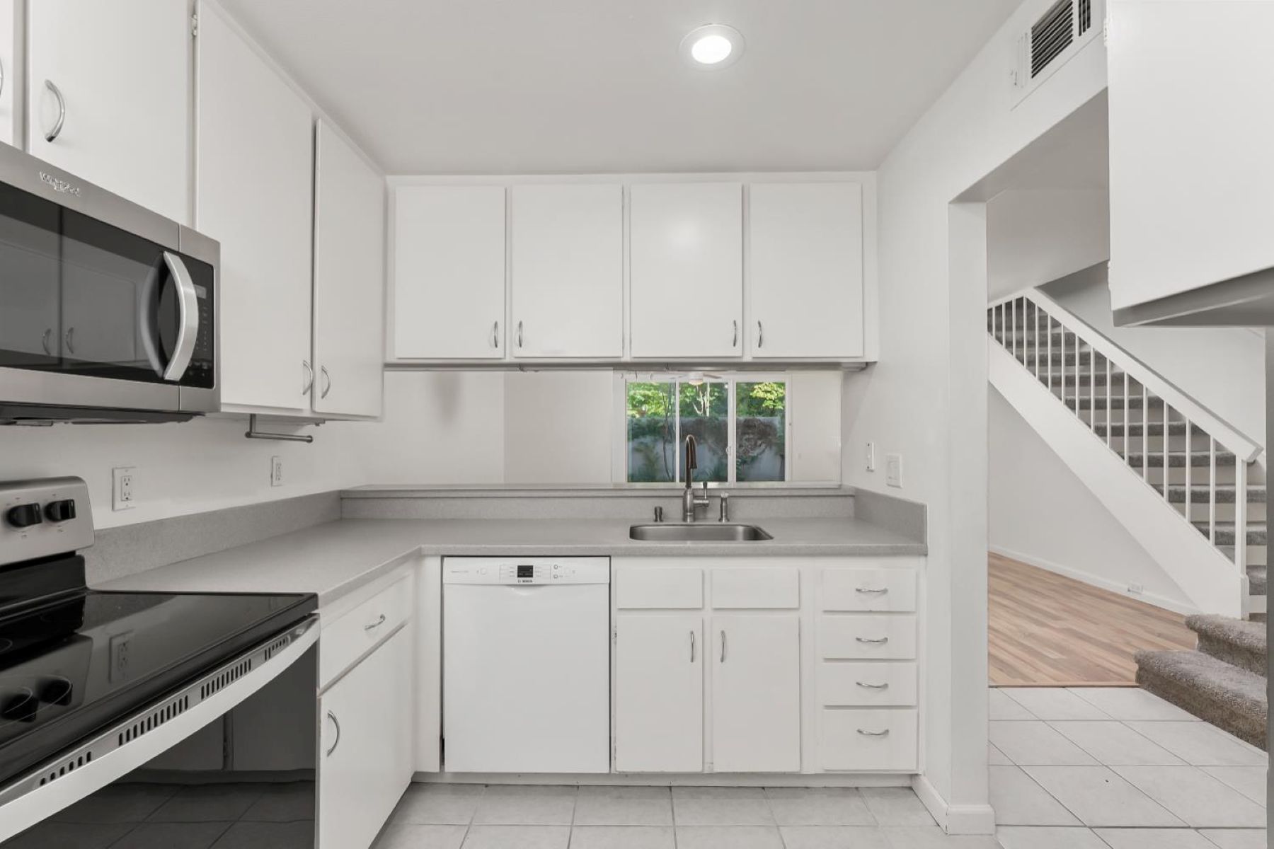  709 Woodside Lane East #2, Sacramento, CA 95825 - 物件實景