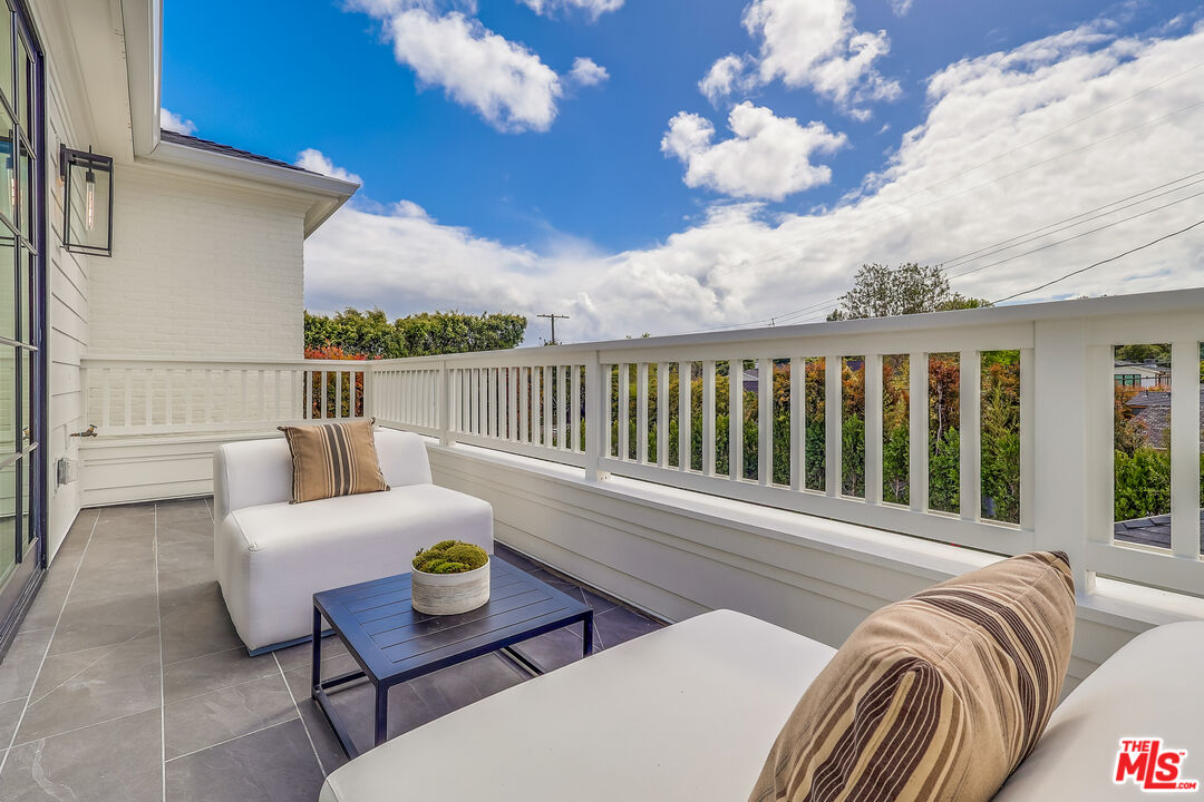 Los Angeles, California, 90049, United States, 7 Bedrooms Bedrooms, ,4 BathroomsBathrooms,Residential,For Sale,1912461