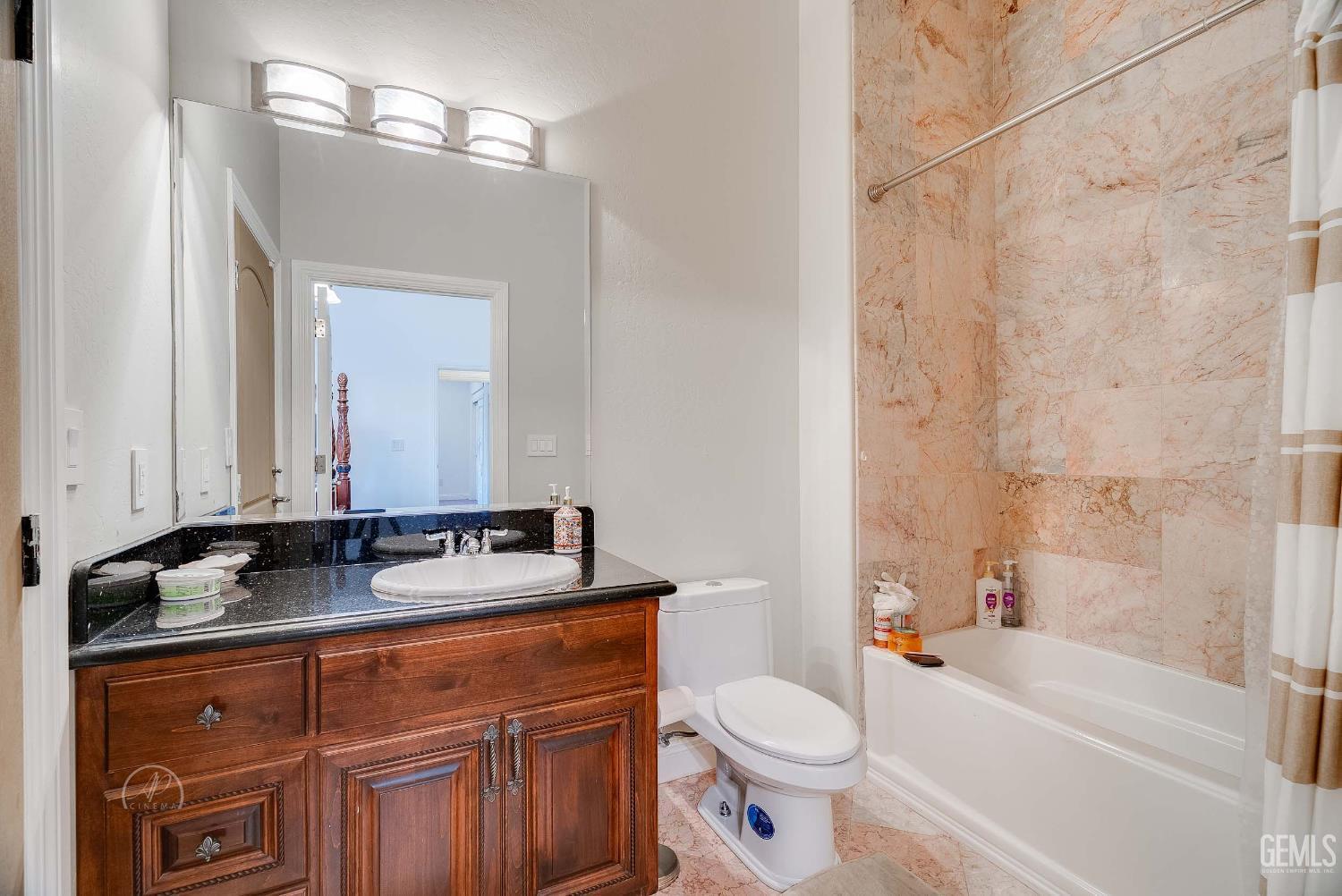 Bakersfield, California, 93308, United States, 4 Bedrooms Bedrooms, ,5 BathroomsBathrooms,Residential,For Sale,1992415