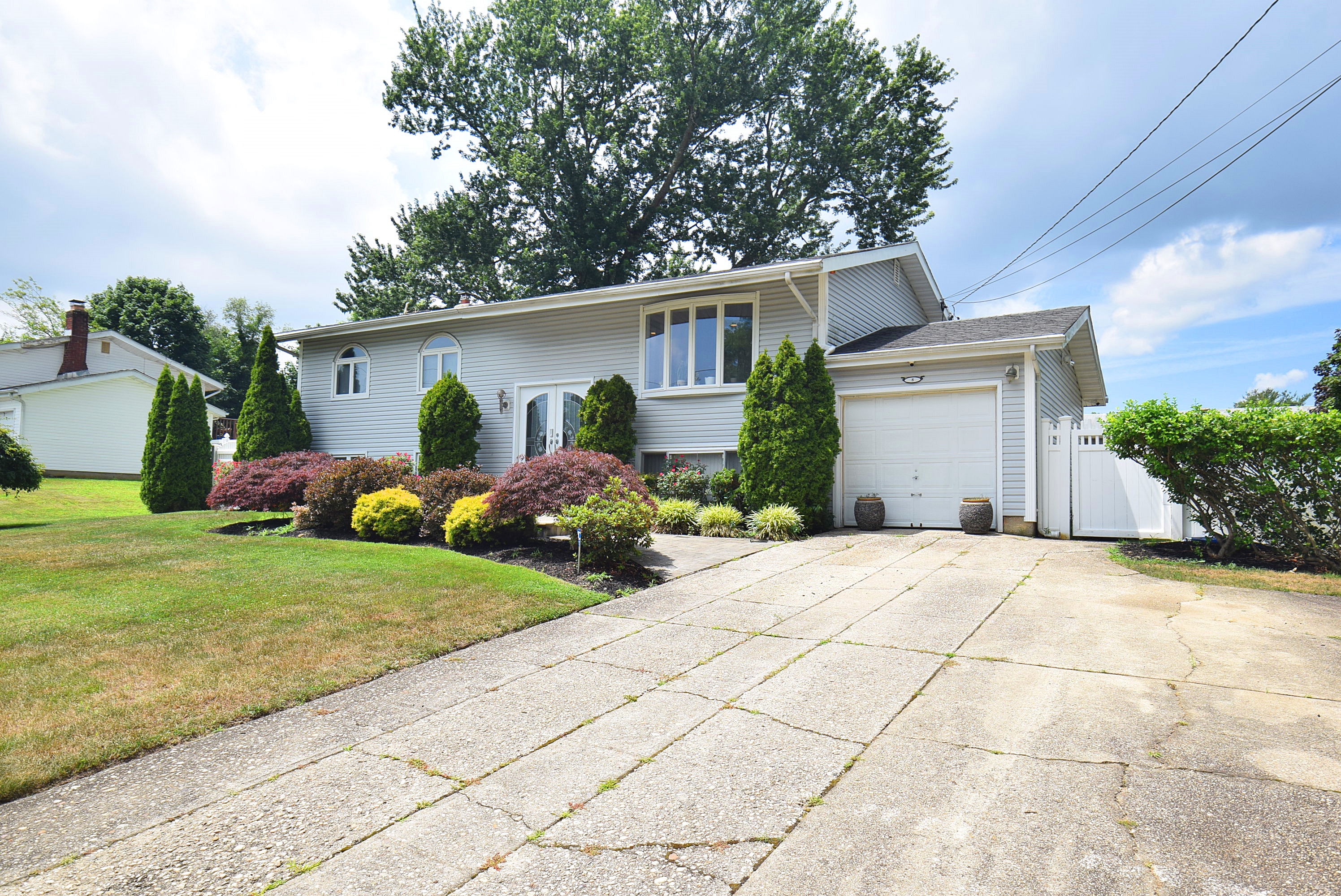 Wheatley Heights, New York, 11798, United States, 5 Bedrooms Bedrooms, ,2 BathroomsBathrooms,Residential,For Sale,1892743