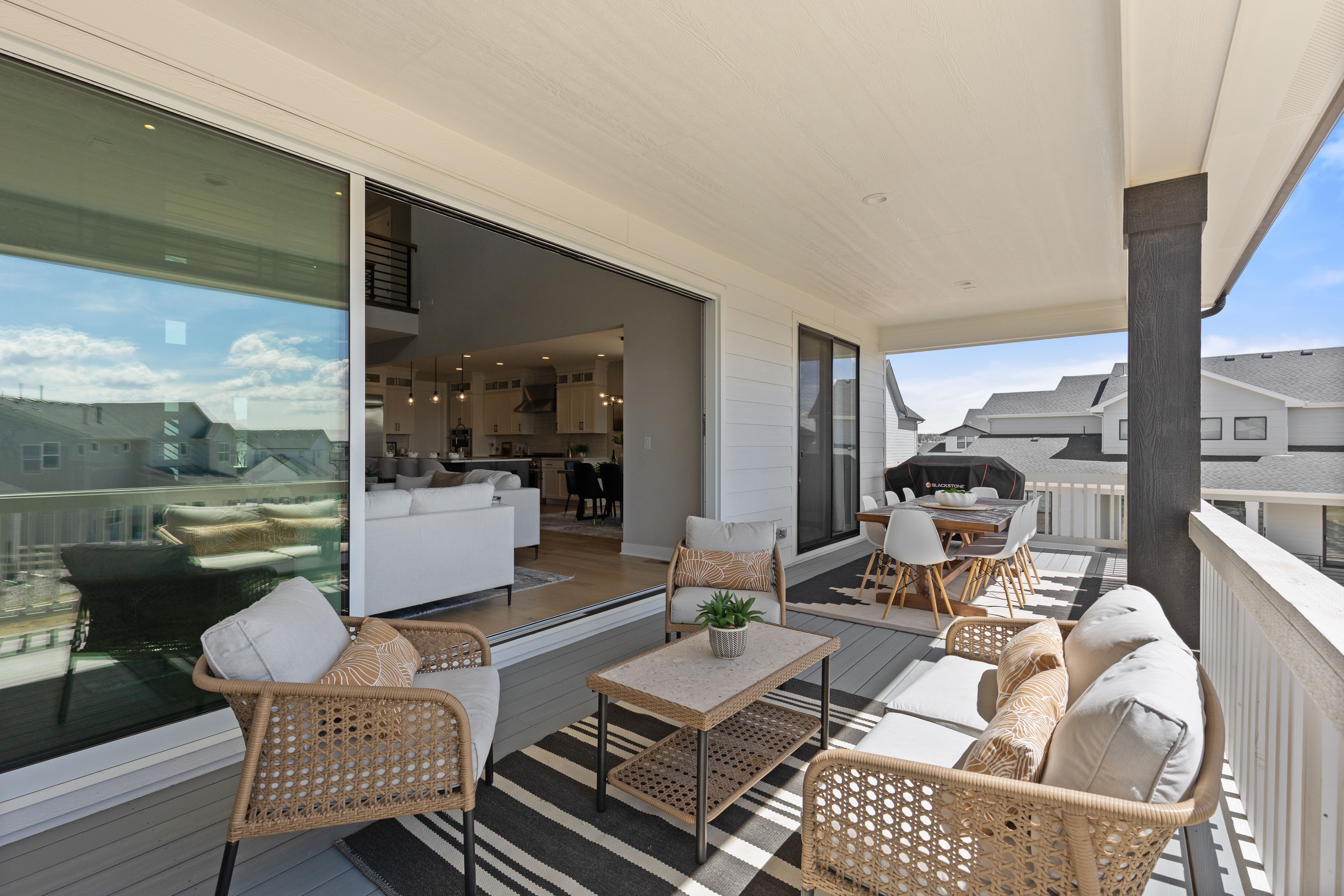  Skip the build time and step straight into 5932 Los Olivas Point - 物件實景