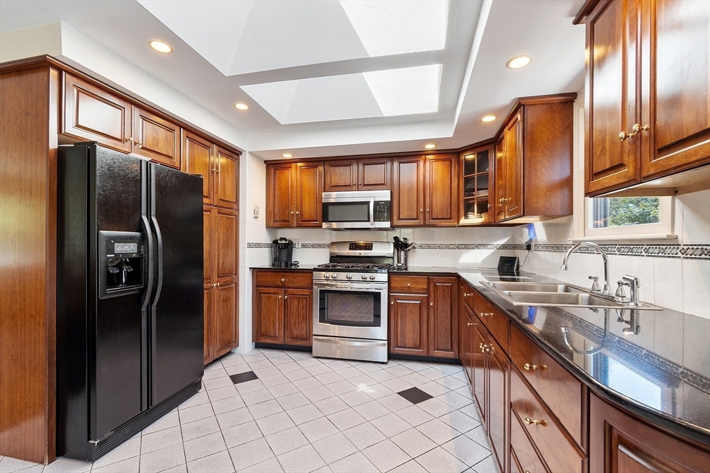 Gloucester, Massachusetts, 01930, United States, 4 Bedrooms Bedrooms, ,2 BathroomsBathrooms,Residential,For Sale,1992887