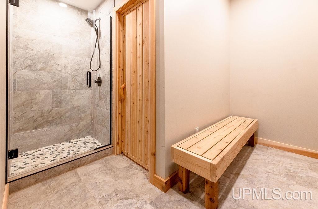 Houghton, Michigan, 49931, United States, 3 Bedrooms Bedrooms, ,3 BathroomsBathrooms,Residential,For Sale,1826025