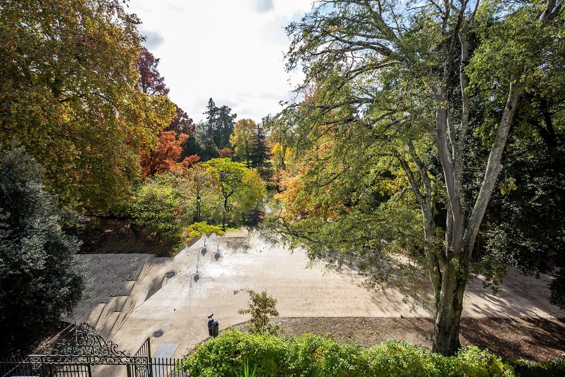  BORDEAUX – PUBLIC GARDEN – STONE TOWNHOUSE – PATIO – 250 SQM – GARAGE – ELEVATOR - 物件實景