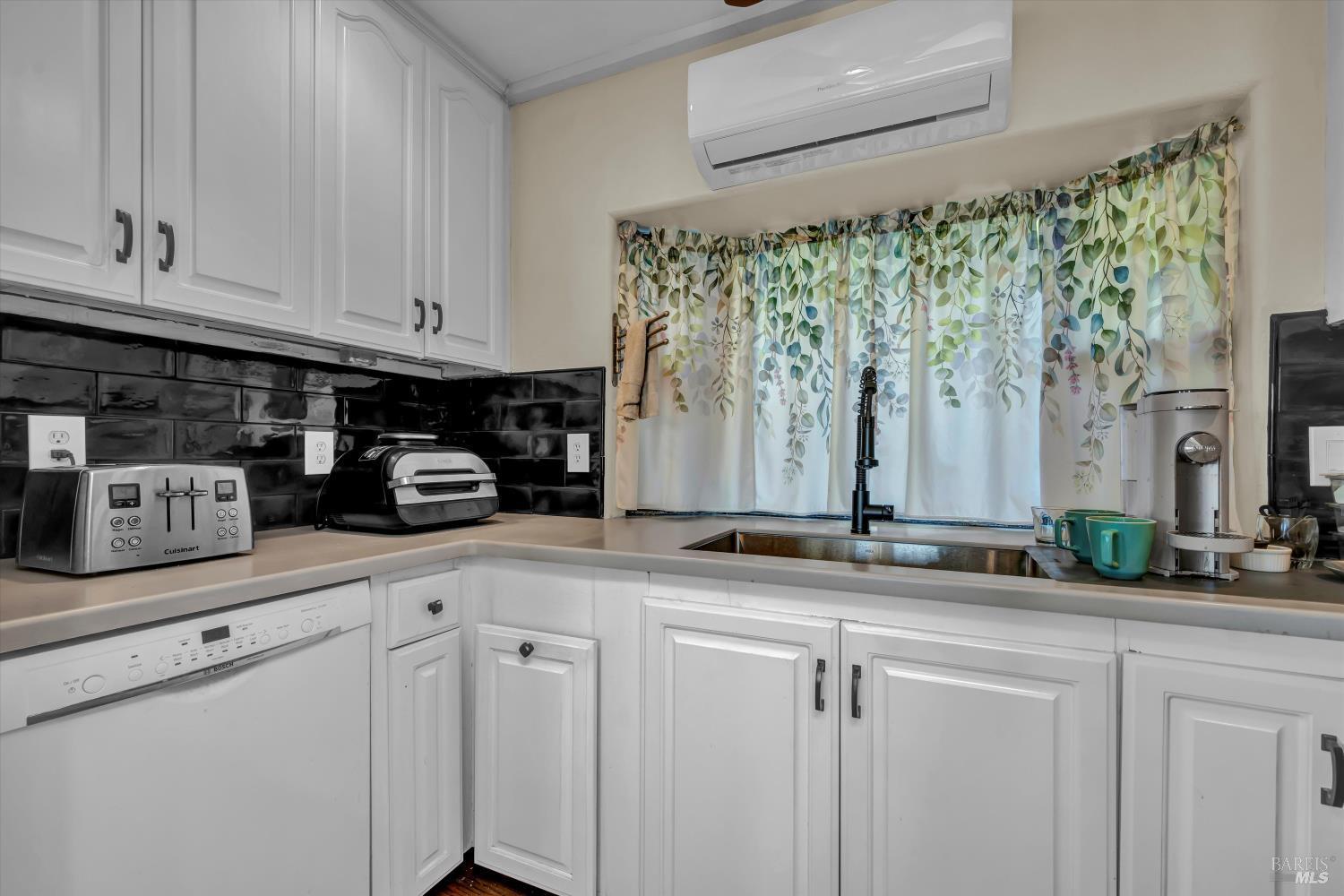 Nice, California, 95464, United States, 3 Bedrooms Bedrooms, ,4 BathroomsBathrooms,Residential,For Sale,1974122