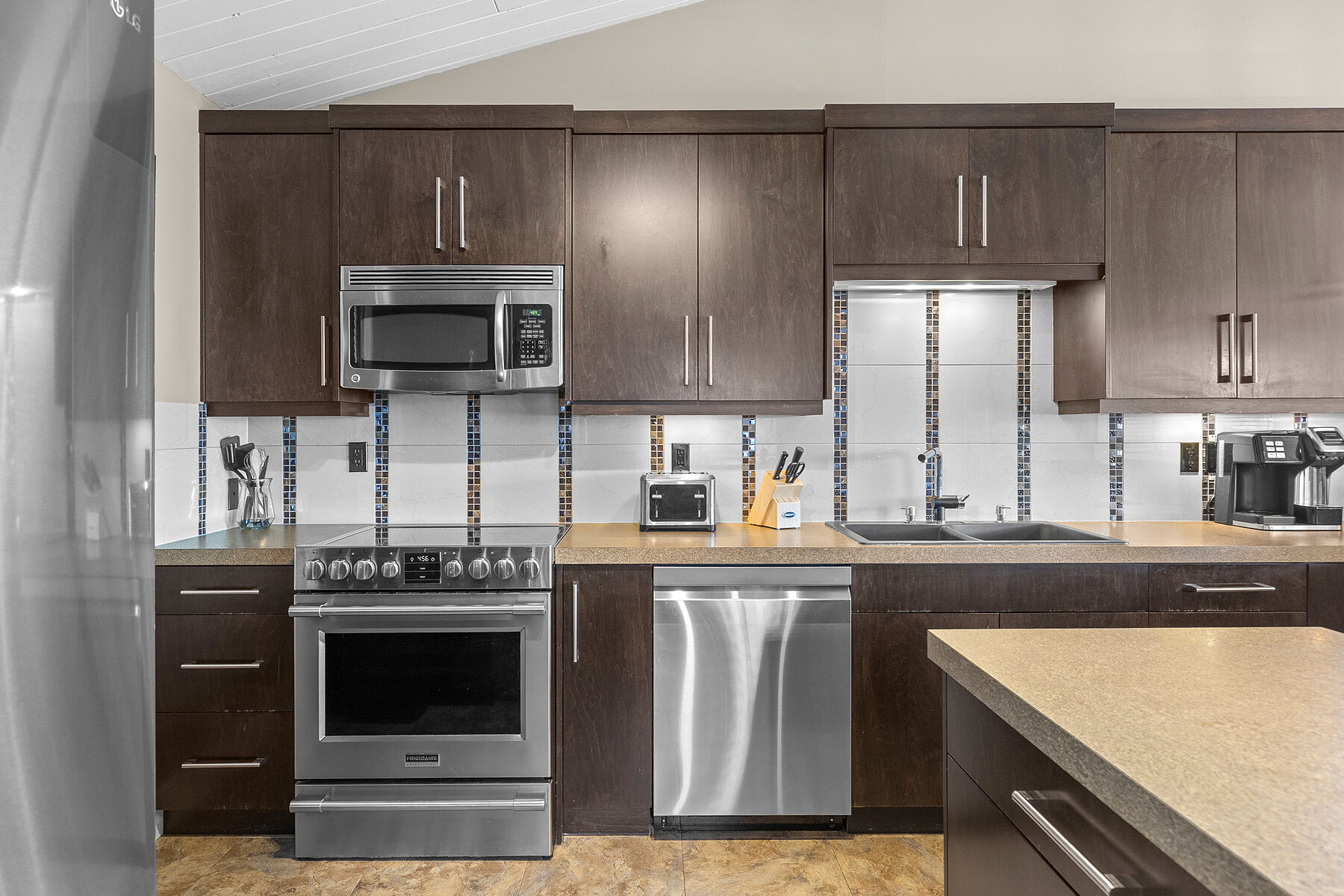  Timeless Design with a Pool - 物件實景