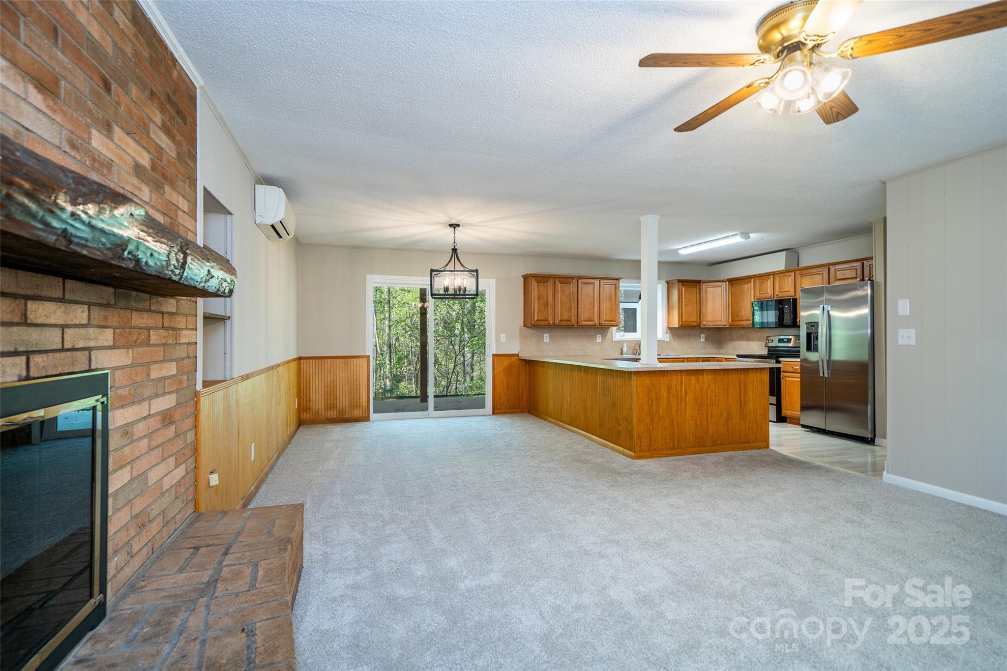 Hendersonville, North Carolina, 28739, United States, 4 Bedrooms Bedrooms, ,3 BathroomsBathrooms,Residential,For Sale,1983643