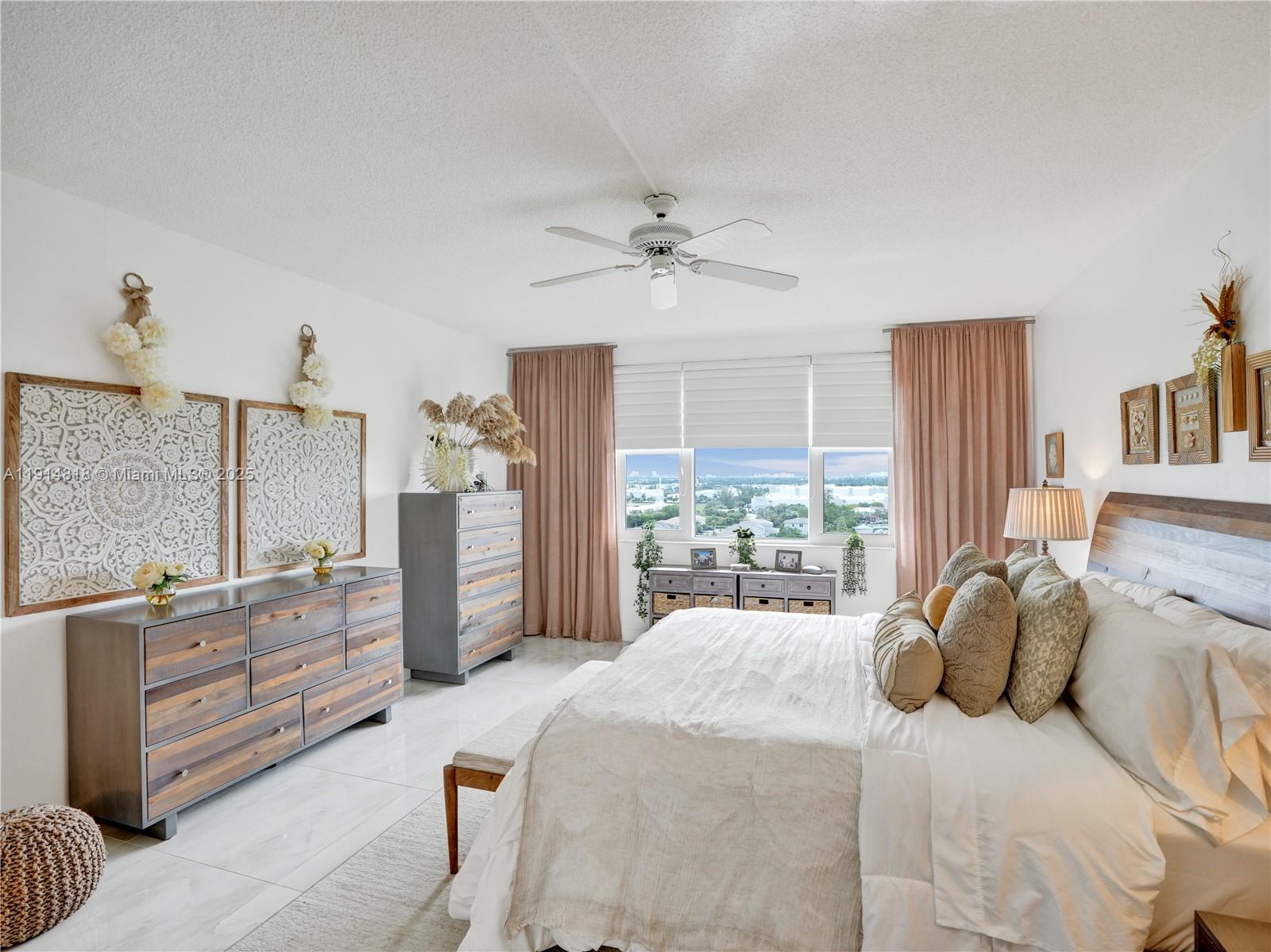 Hollywood, Florida, 33021, United States, 2 Bedrooms Bedrooms, ,3 BathroomsBathrooms,Residential,For Sale,1997464