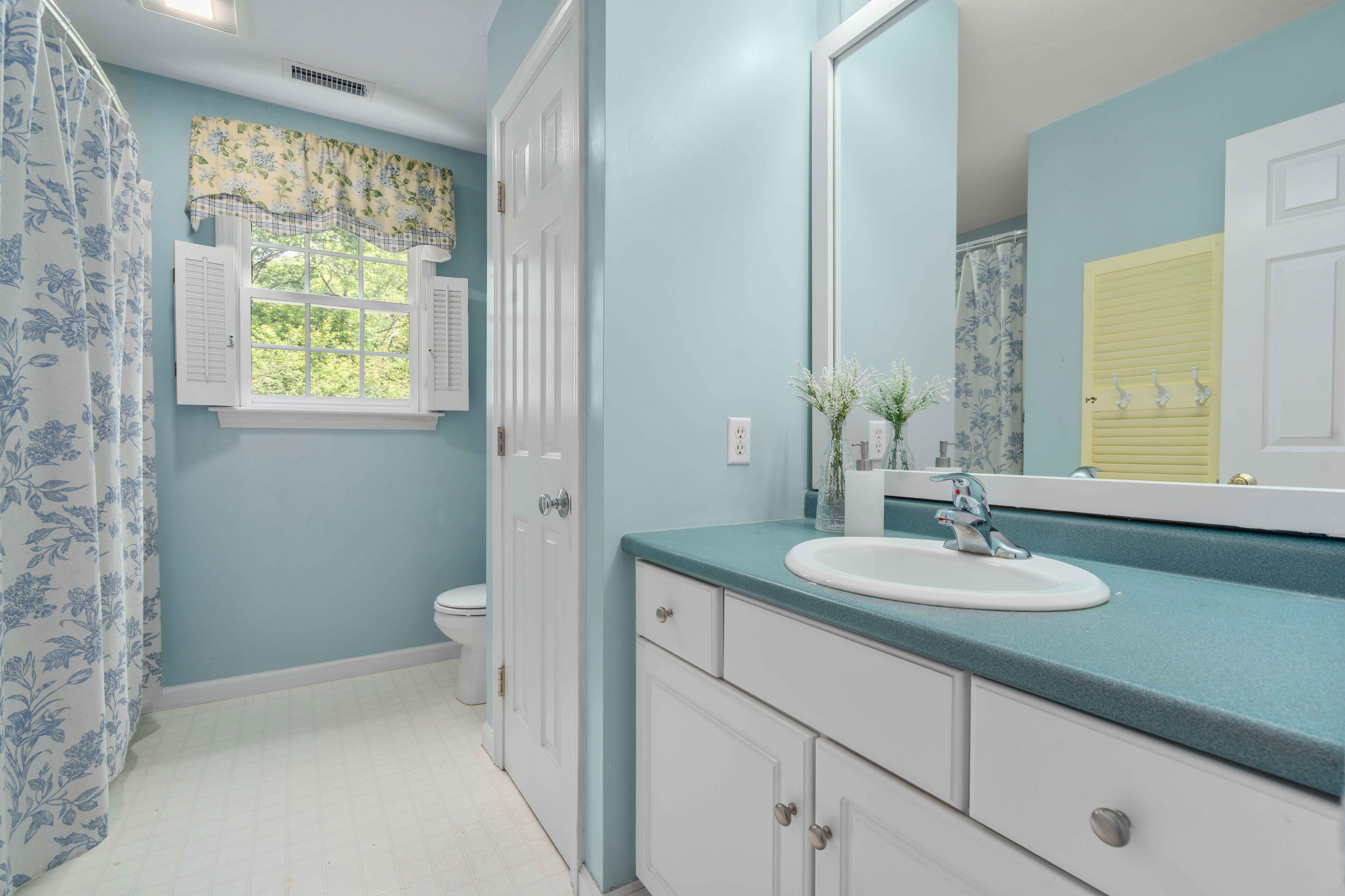  18 Wood Street, Southborough, MA, 01772 - 物件實景