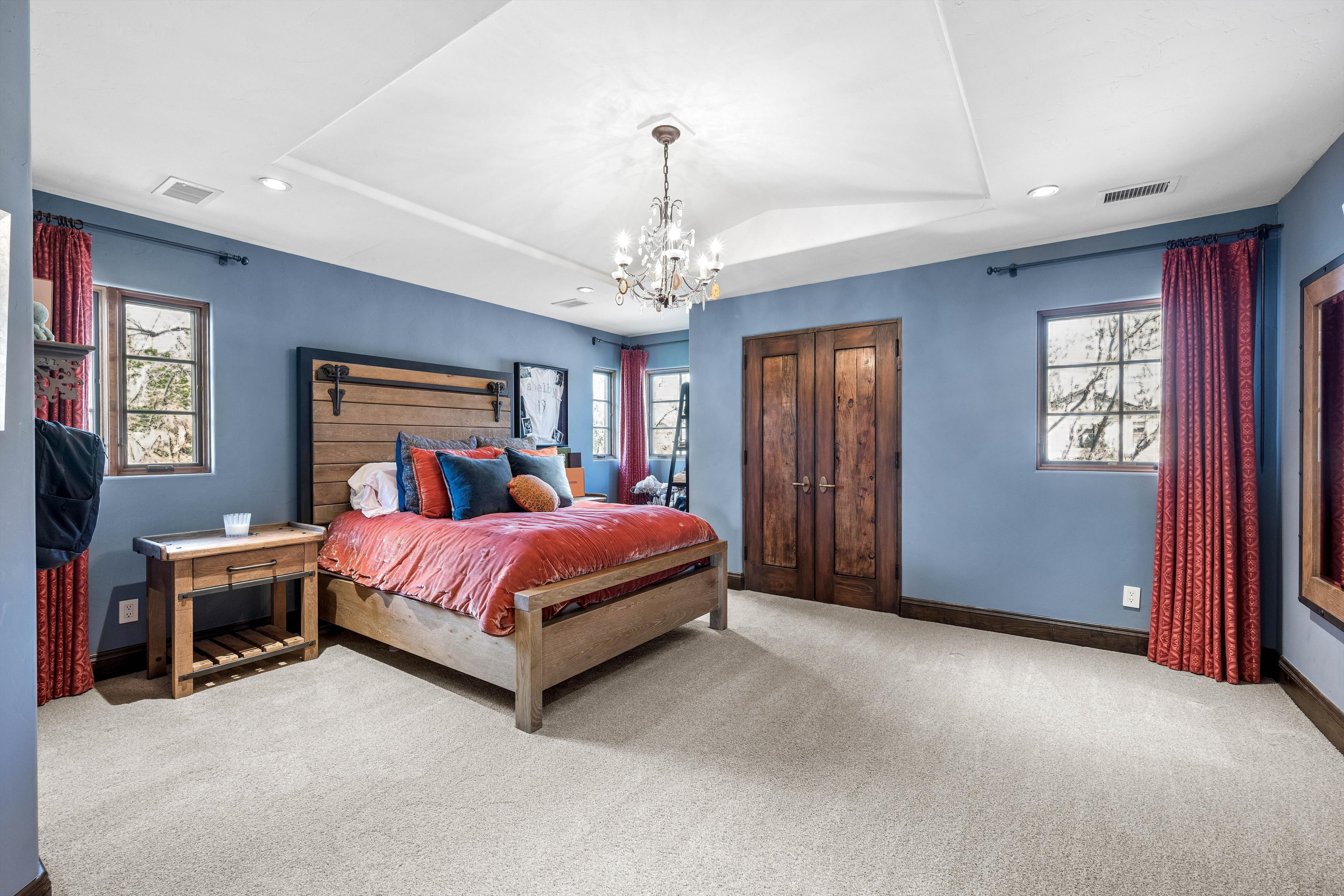 Rare Spanish Colonial Revival Home in One of Observatory Park - 物件實景