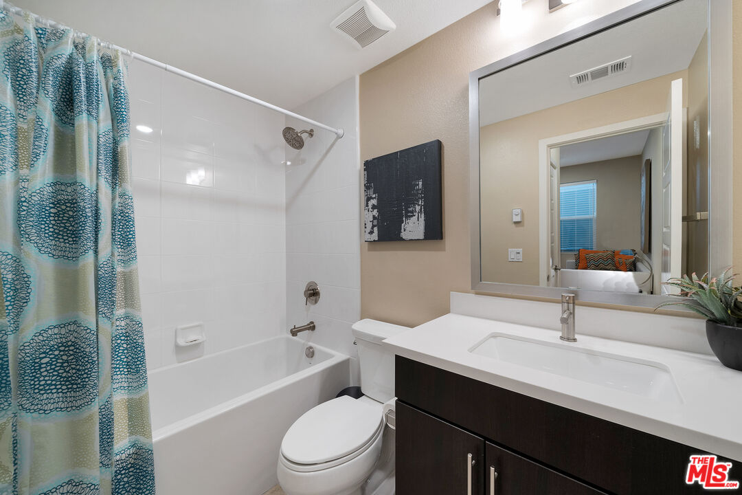 Los Angeles, California, 90068, United States, 3 Bedrooms Bedrooms, ,4 BathroomsBathrooms,Residential,For Sale,1891142
