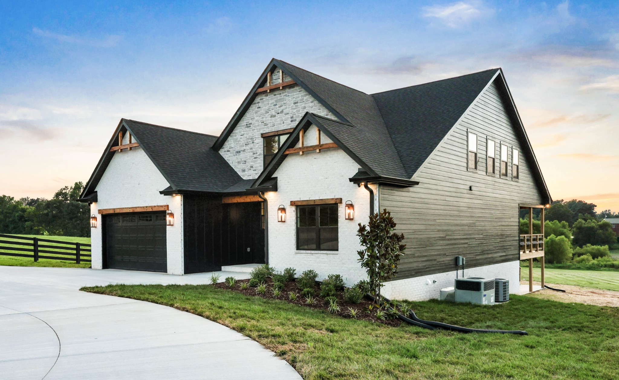 Adams, Tennessee, 37010, United States, 4 Bedrooms Bedrooms, ,4 BathroomsBathrooms,Residential,For Sale,1904806