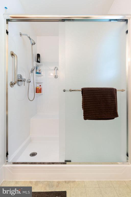 Winchester, Virginia, 22601, United States, 3 Bedrooms Bedrooms, ,3 BathroomsBathrooms,Residential,For Sale,1906316