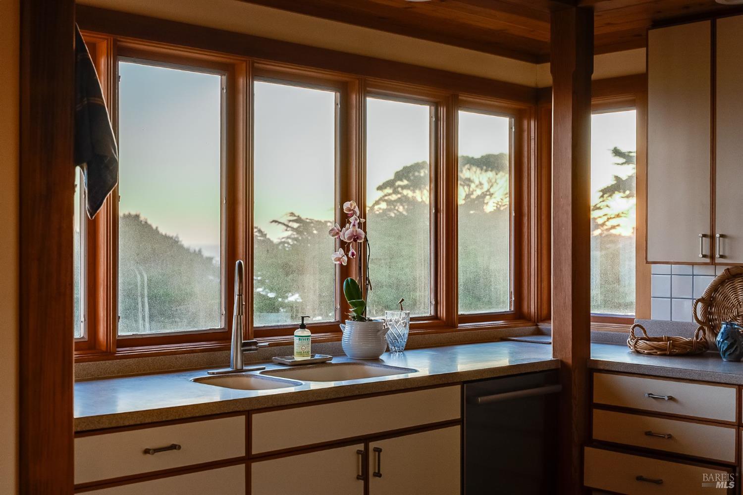 Bolinas, California, 94924, United States, 2 Bedrooms Bedrooms, ,3 BathroomsBathrooms,Residential,For Sale,1906337