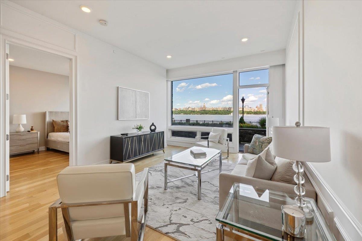 Edgewater, New Jersey, 07020, United States, 2 Bedrooms Bedrooms, ,2 BathroomsBathrooms,Residential,For Sale,1836744