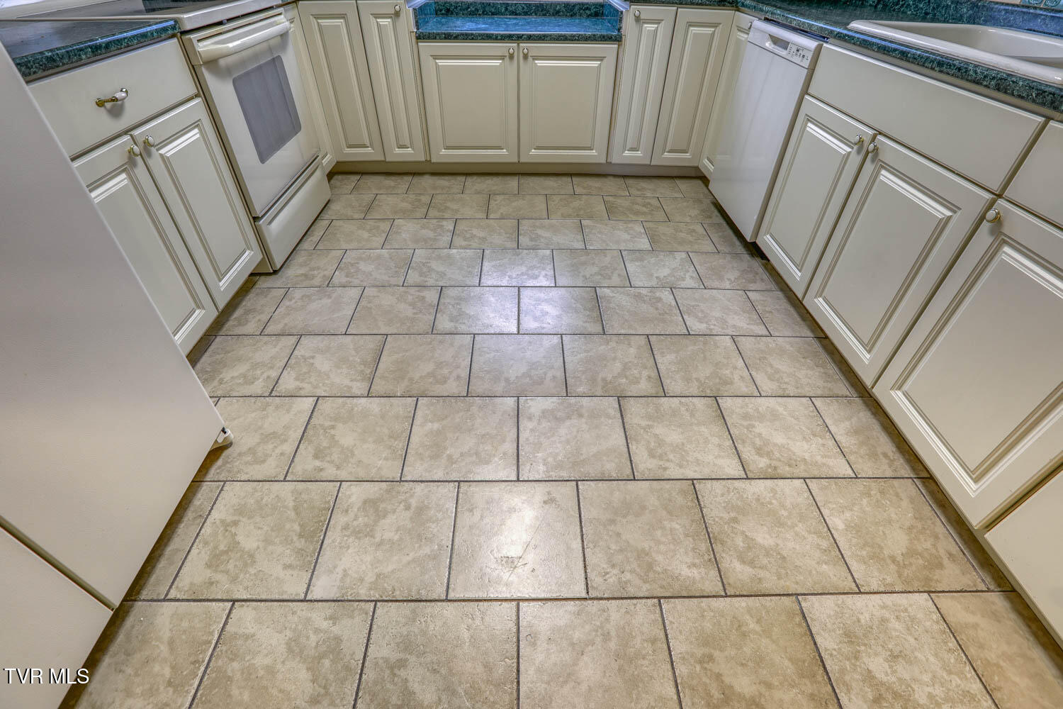 Rogersville, Tennessee, 37857, United States, 4 Bedrooms Bedrooms, ,4 BathroomsBathrooms,Residential,For Sale,1977931