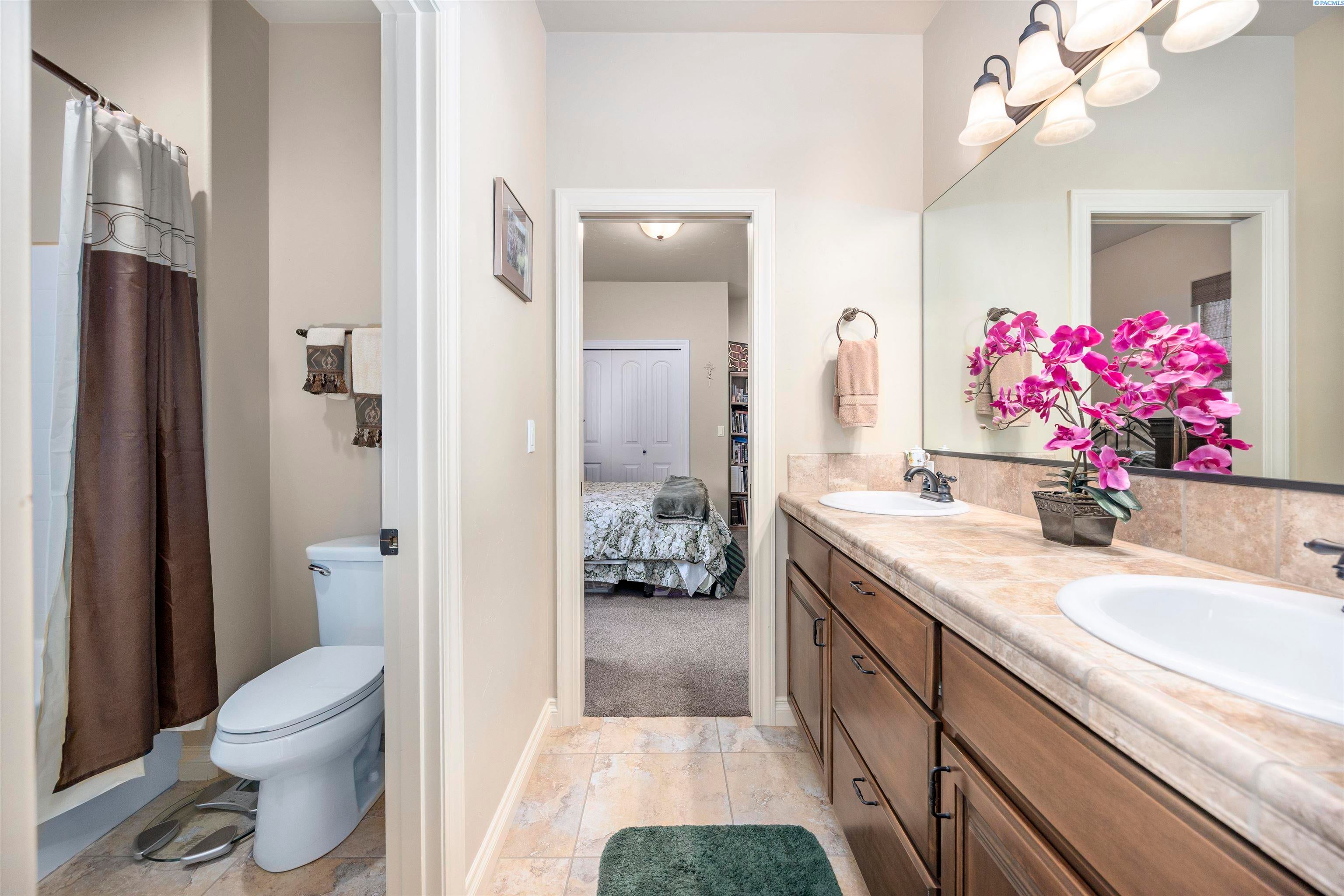 Richland, Washington, 99352, United States, 3 Bedrooms Bedrooms, ,3 BathroomsBathrooms,Residential,For Sale,1921029