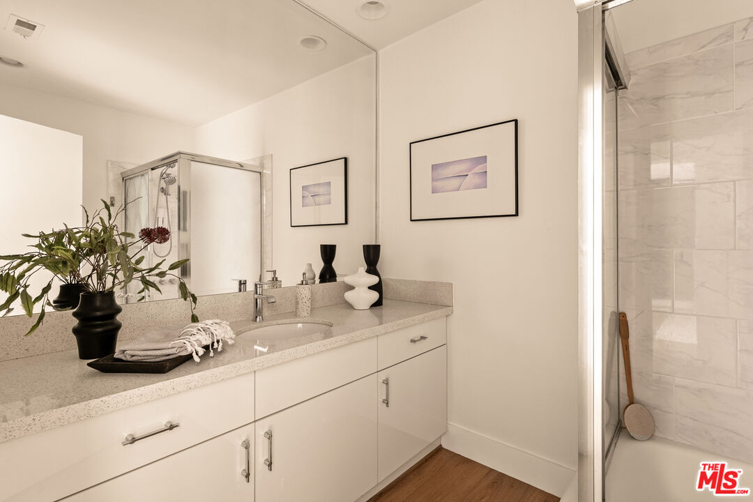 Los Angeles, California, 90027, United States, 4 Bedrooms Bedrooms, ,2 BathroomsBathrooms,Residential,For Sale,1989573