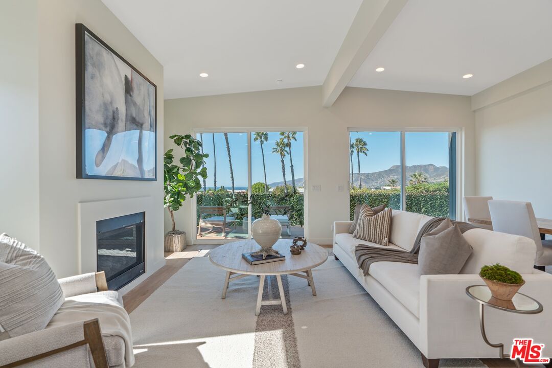 Malibu, California, 90265, United States, 4 Bedrooms Bedrooms, ,3 BathroomsBathrooms,Residential,For Sale,1907056