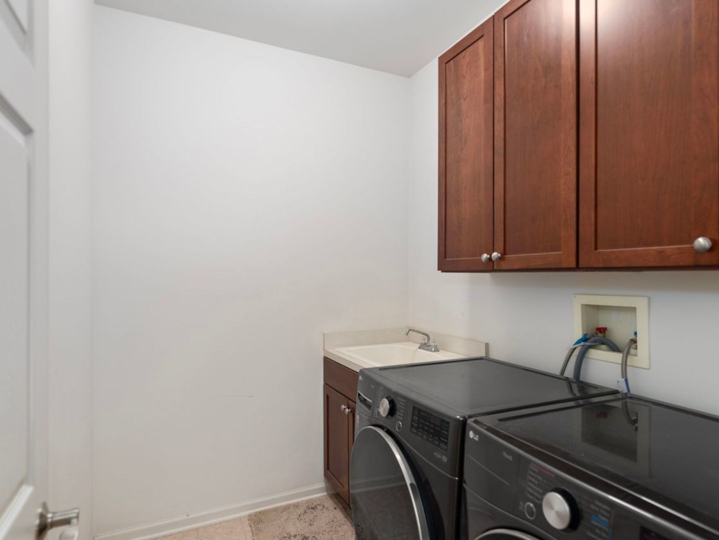 Inverness, Illinois, 60010, United States, 2 Bedrooms Bedrooms, ,3 BathroomsBathrooms,Residential,For Sale,1947275