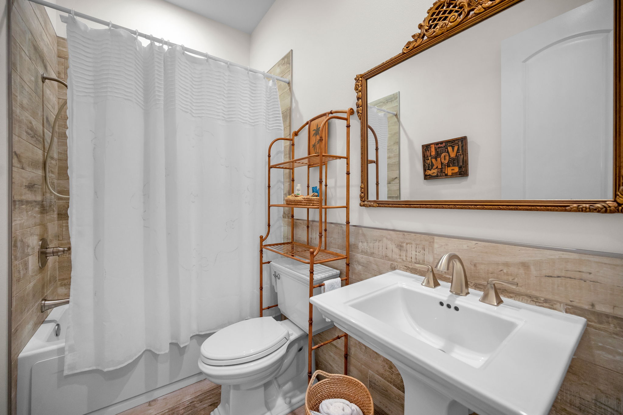 Treasure Island, Florida, 33706, United States, 3 Bedrooms Bedrooms, ,3 BathroomsBathrooms,Residential,For Sale,1974572