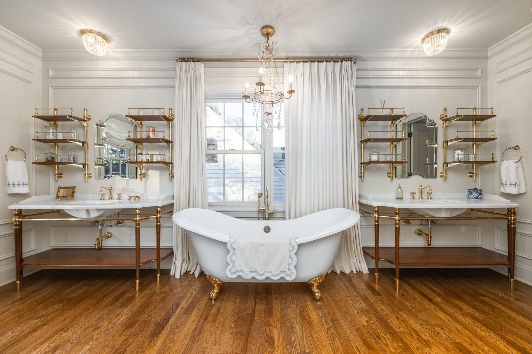  Timeless Colonial Charm Meets Refined Modern Luxury In This Storybook Retreat - 物件實景