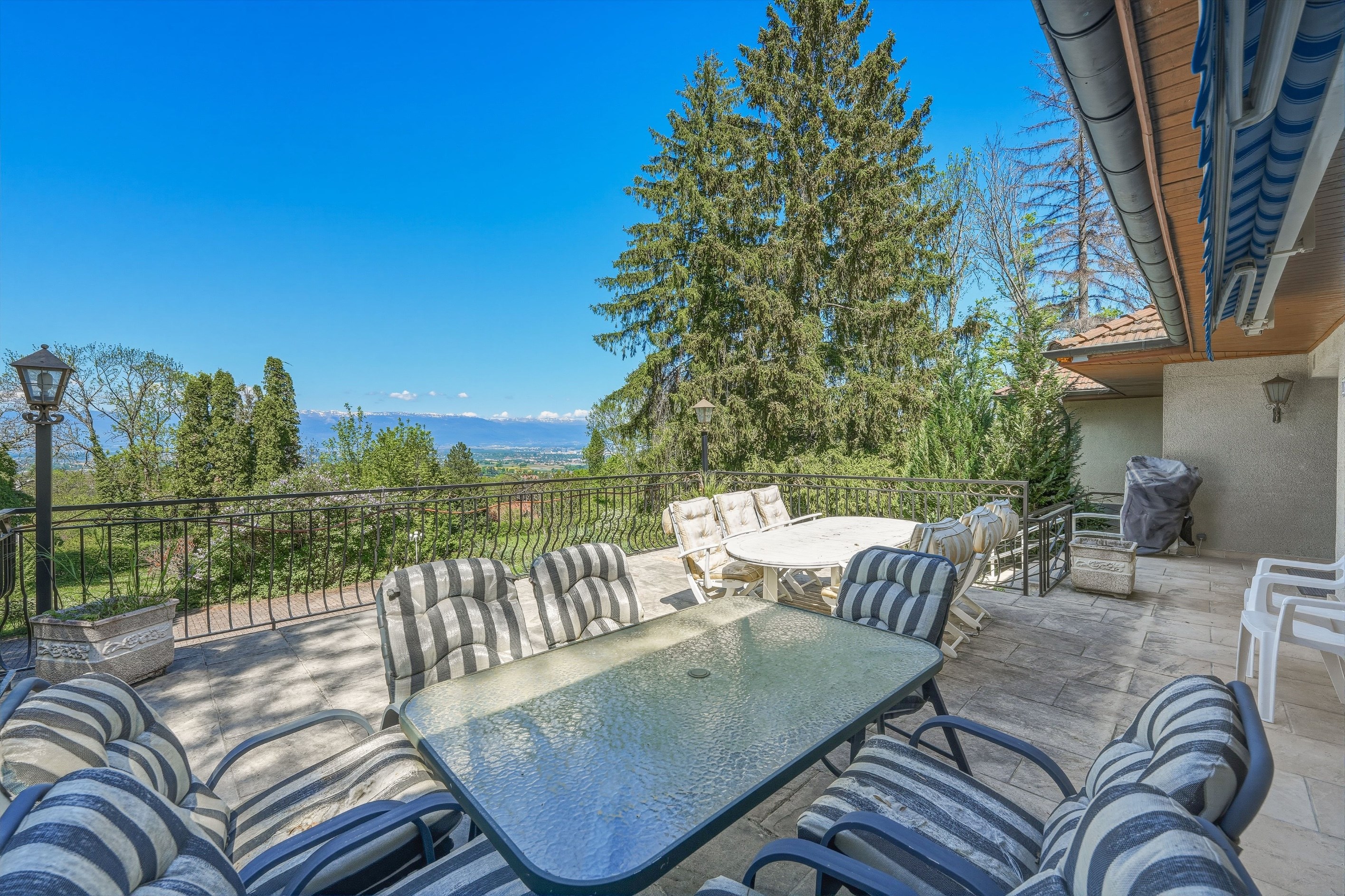  Large property on the Swiss border - 物件實景