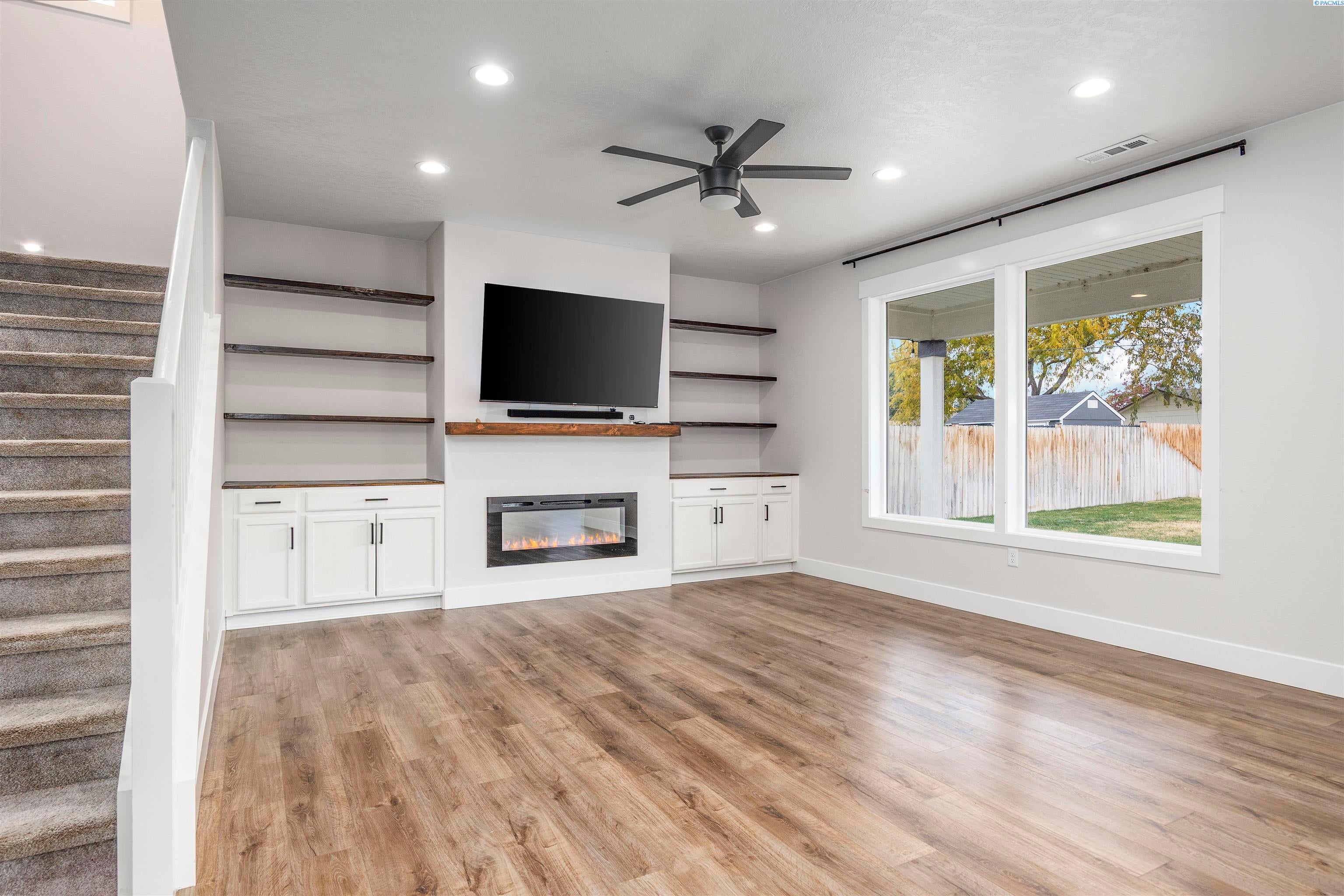 Grandview, Washington, 98930, United States, 5 Bedrooms Bedrooms, ,3 BathroomsBathrooms,Residential,For Sale,1988632