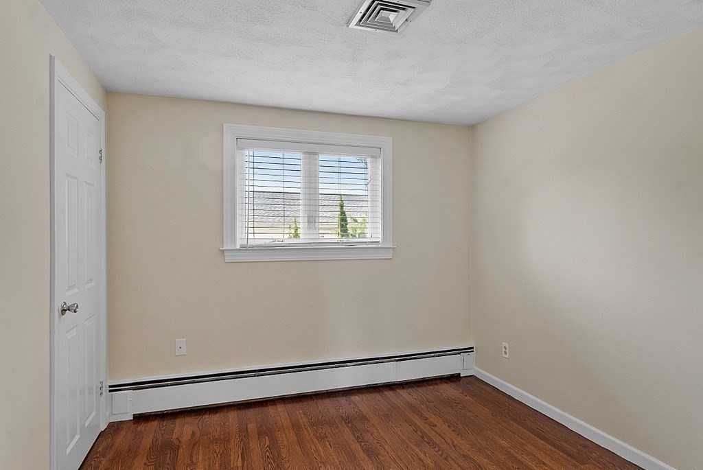 Malden, Massachusetts, 02148, United States, 3 Bedrooms Bedrooms, ,2 BathroomsBathrooms,Residential,For Sale,1938080