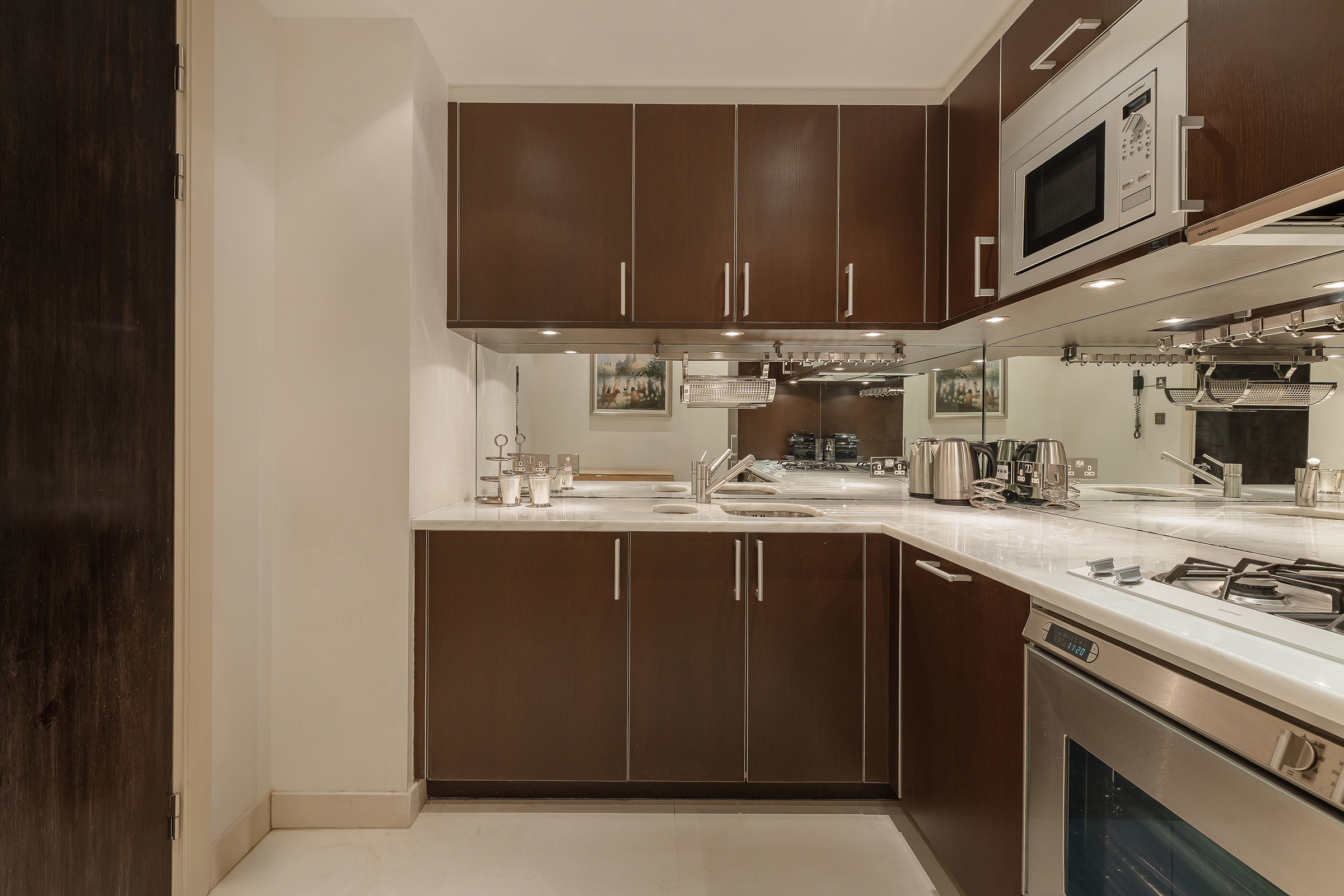  A Light-Filled Apartment with Exceptional Residents